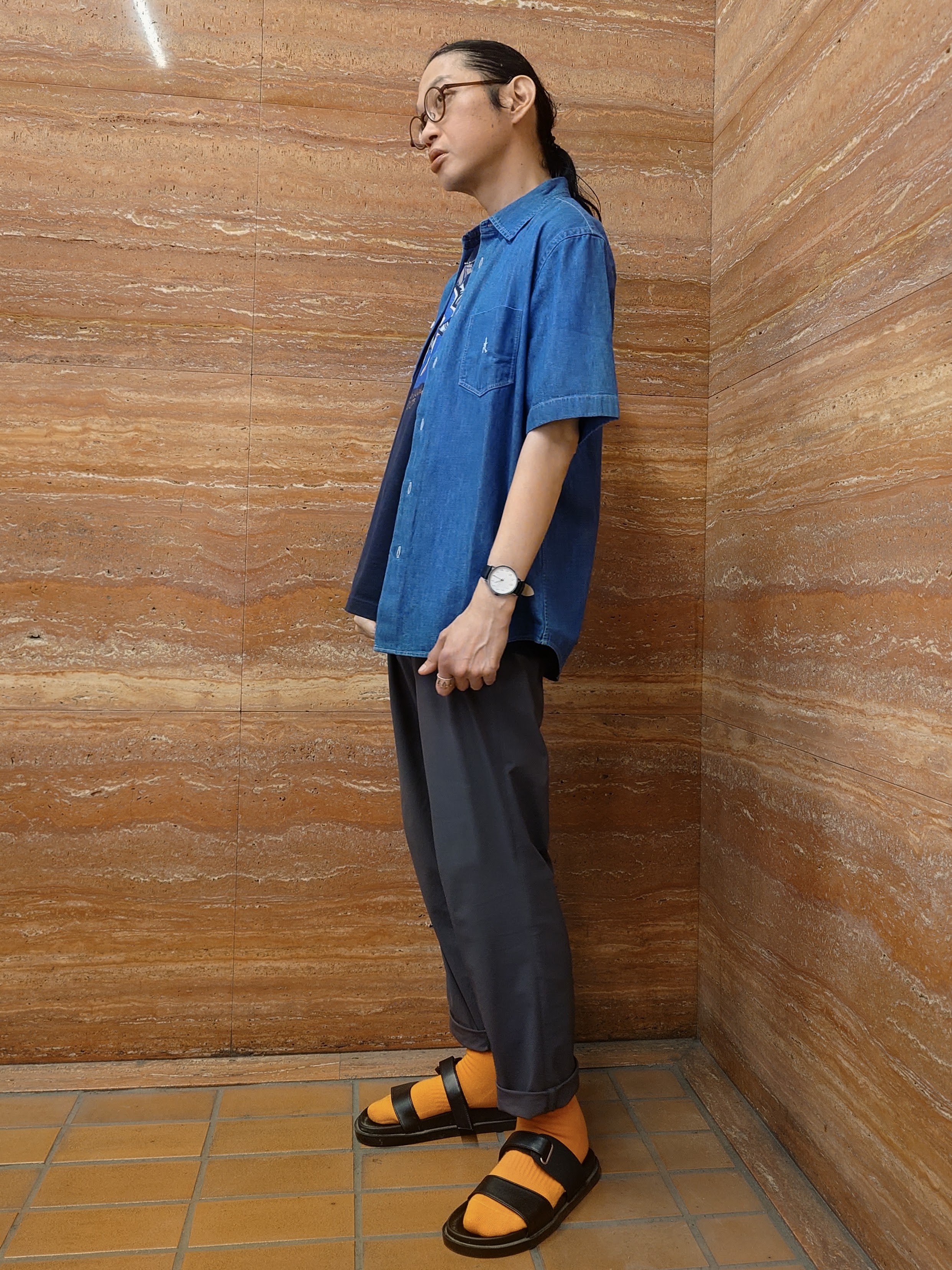かしげるさんの「TAKEO KIKUCHI｜【BOWLER HAT LABEL】ボーラーハットウォーカー刺繍 半袖デニムシャツ」を使ったコーディネート