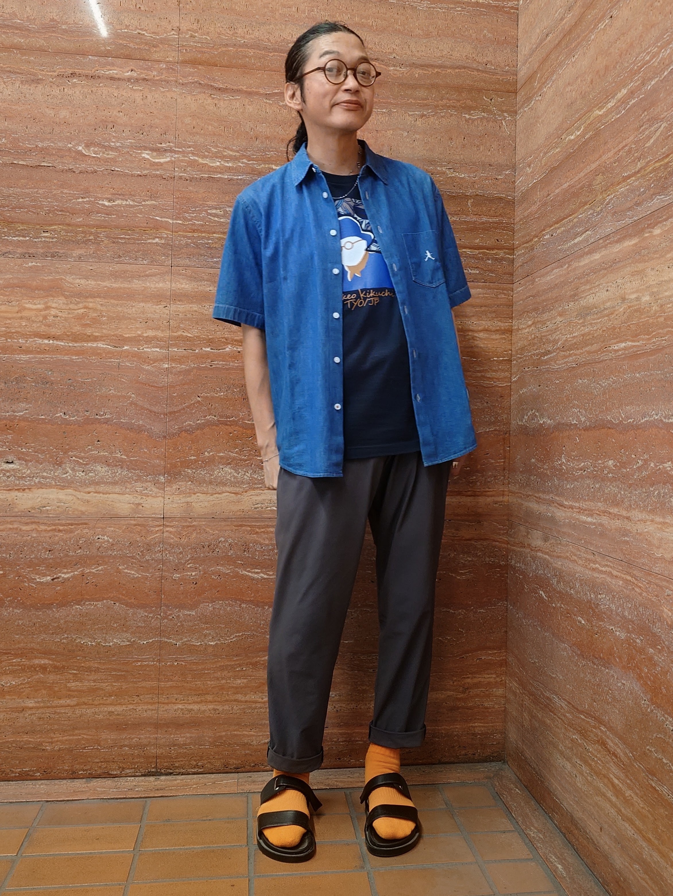 かしげるさんの「TAKEO KIKUCHI｜【BOWLER HAT LABEL】ボーラーハットウォーカー刺繍 半袖デニムシャツ」を使ったコーディネート