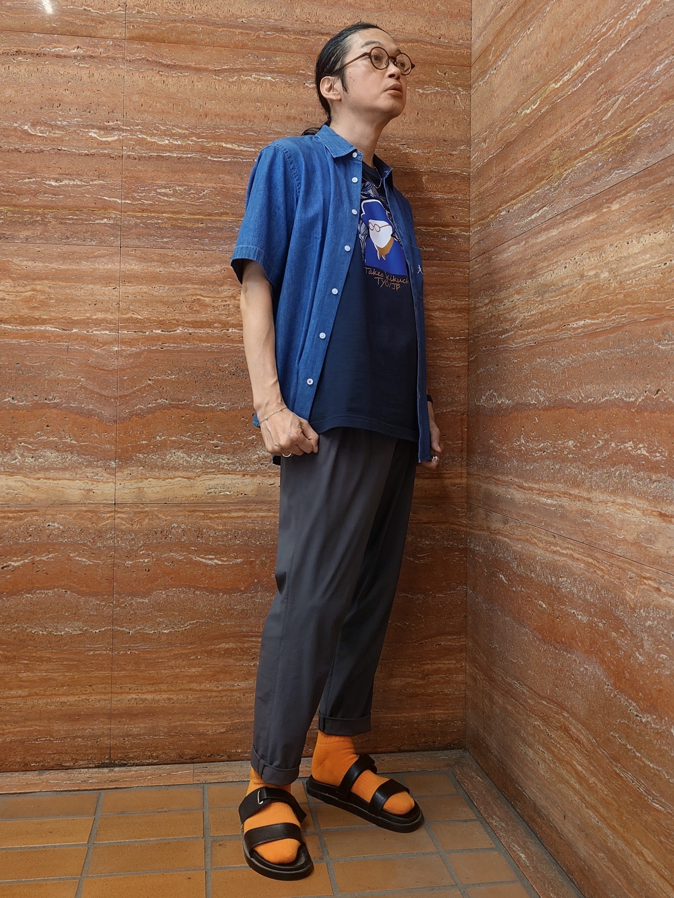 かしげるさんの「TAKEO KIKUCHI｜【BOWLER HAT LABEL】ボーラーハットウォーカー刺繍 半袖デニムシャツ」を使ったコーディネート