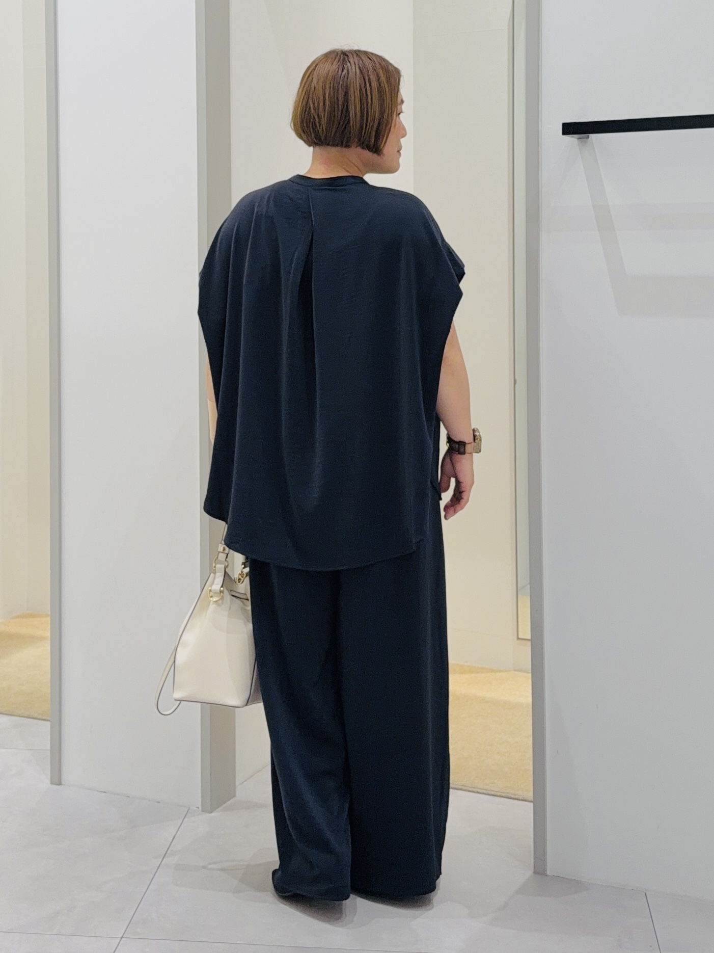 タナさんの「THE SHOP TK｜【ひんやり/遮熱/セットアップ可】やみつきになる とろみバンドカラーブラウス」を使ったコーディネート