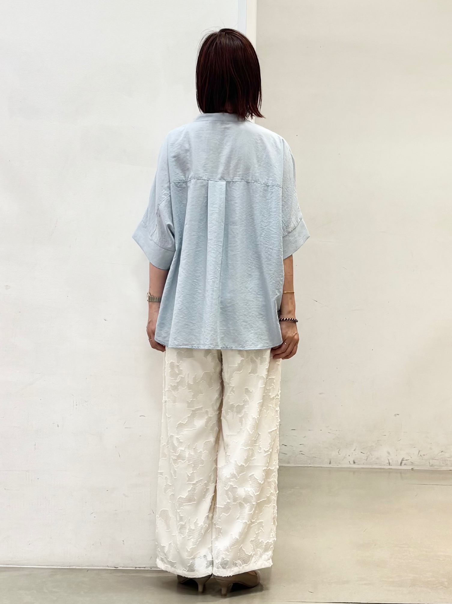 fujiさんの「THE SHOP TK｜【高レビュー/体型カバー】さらっと快適 ドルマン5分袖ブラウス」を使ったコーディネート