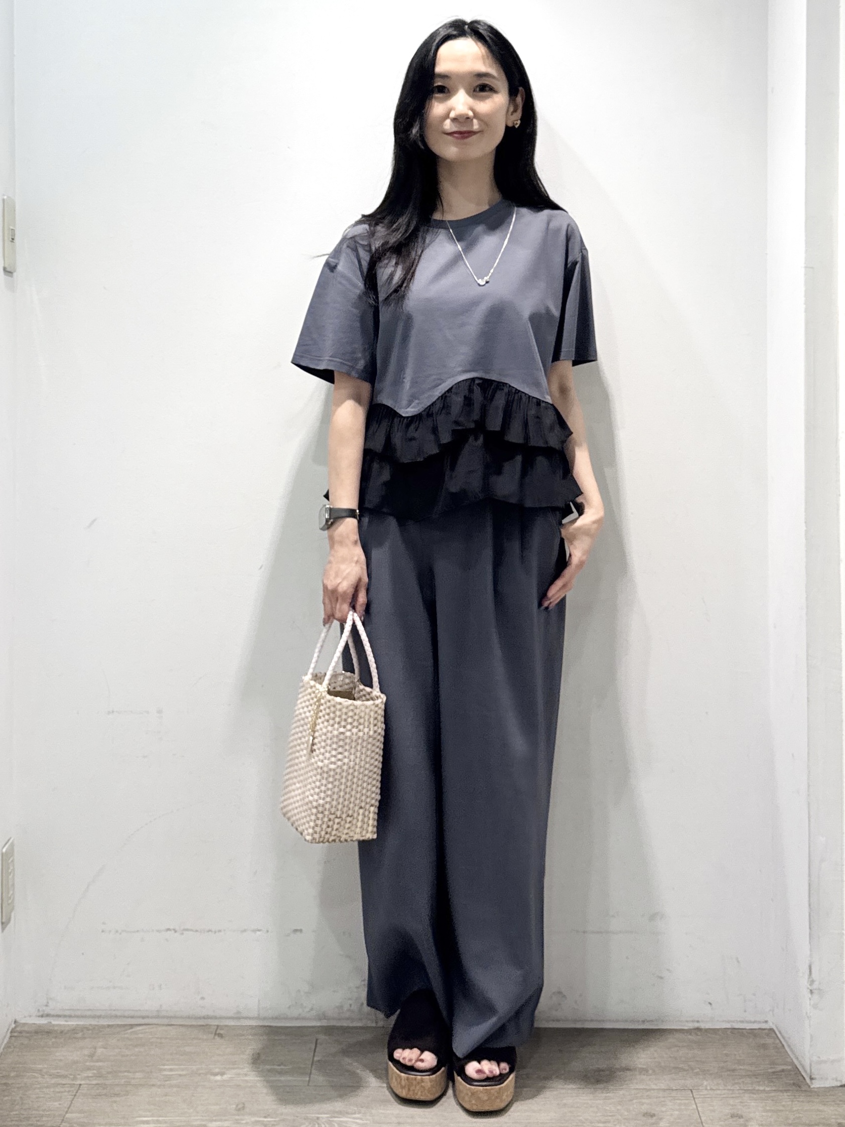 yuicciさんの「OPAQUE.CLIP｜裾フリルドッキングTシャツ【洗濯機OK】」を使ったコーディネート