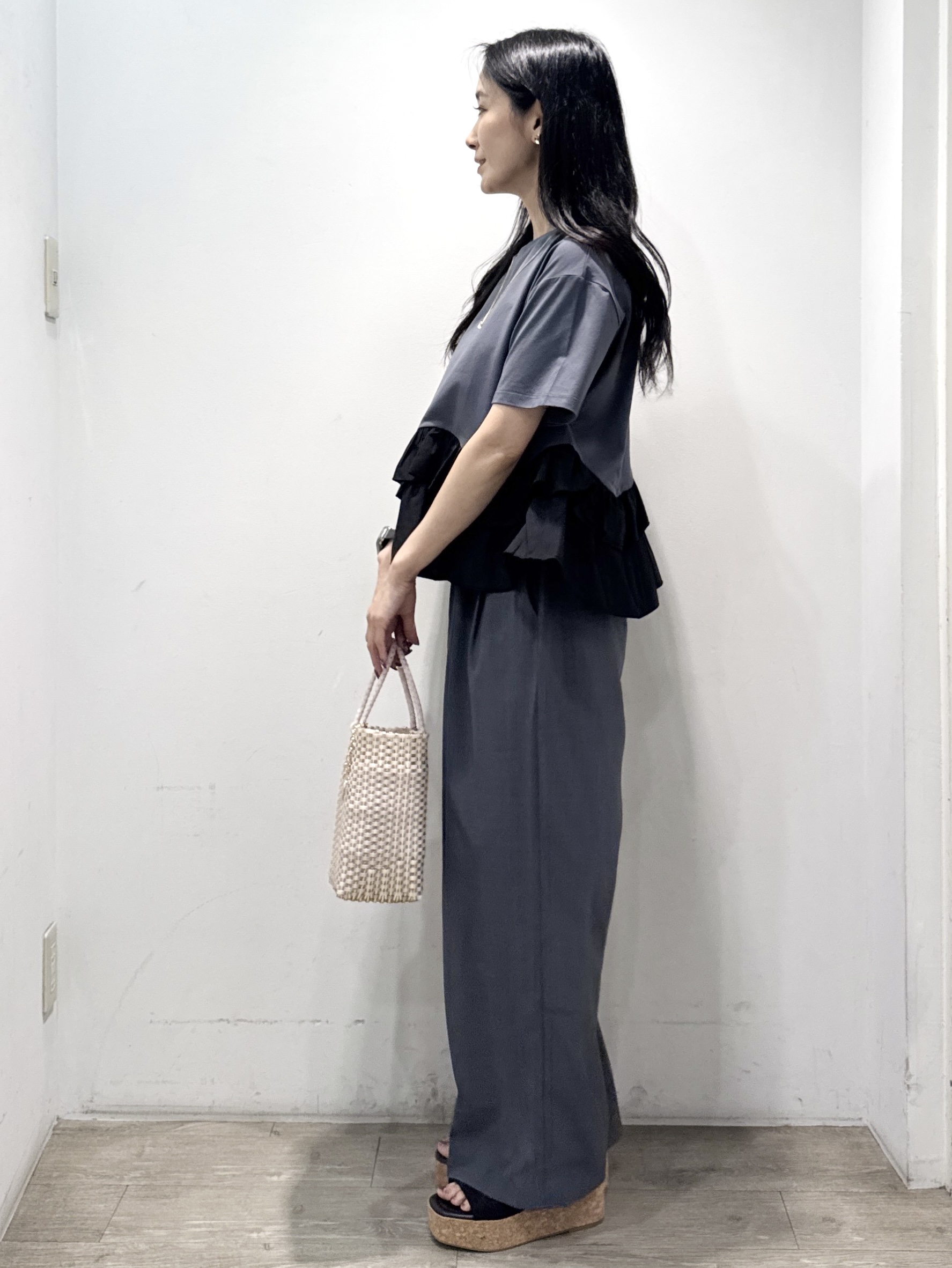 yuicciさんの「OPAQUE.CLIP｜裾フリルドッキングTシャツ【洗濯機OK】」を使ったコーディネート