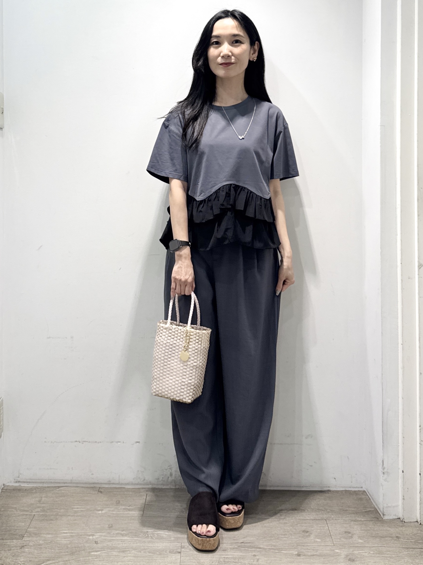 yuicciさんの「OPAQUE.CLIP｜裾フリルドッキングTシャツ【洗濯機OK】」を使ったコーディネート