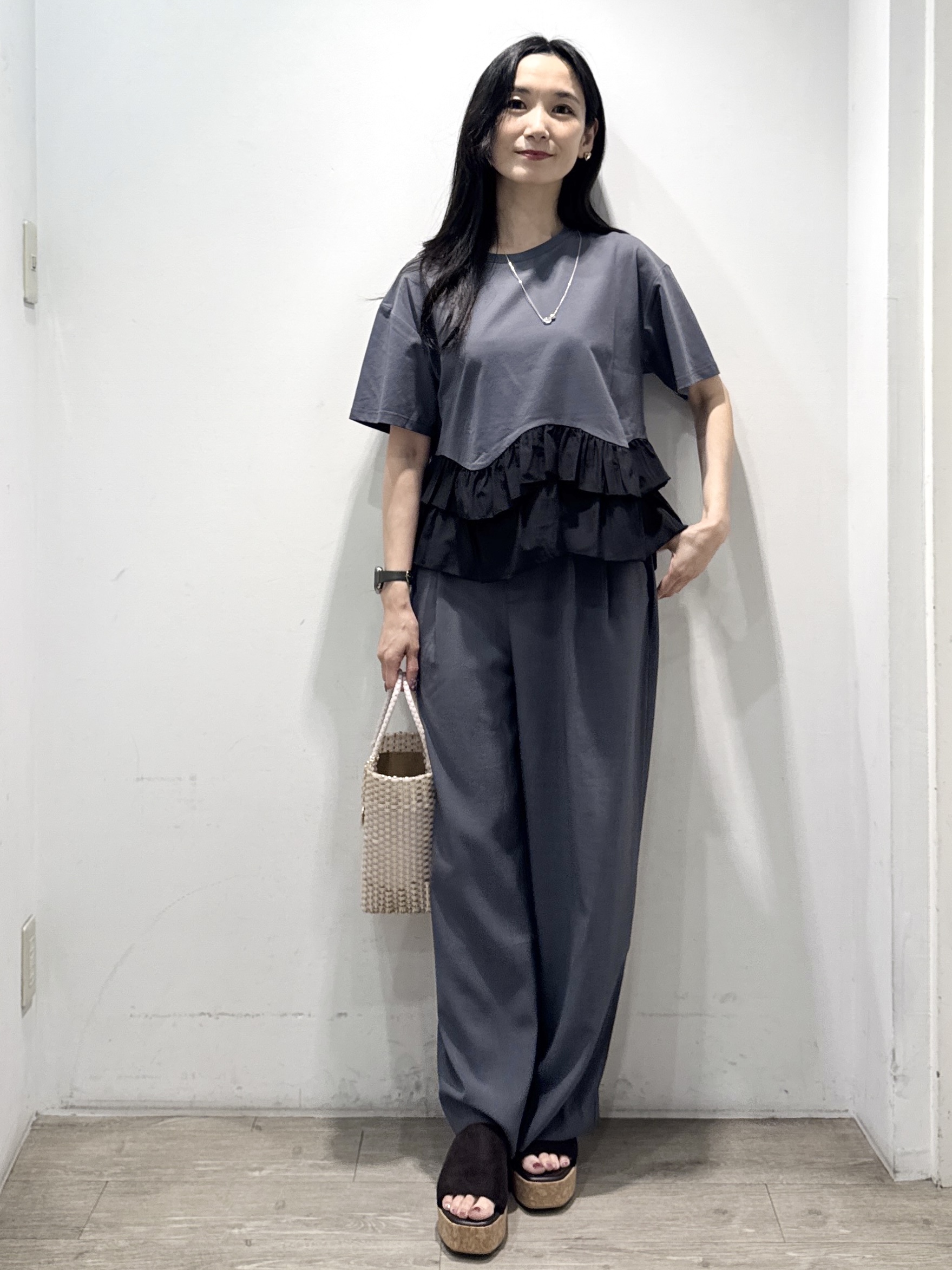 yuicciさんの「OPAQUE.CLIP｜裾フリルドッキングTシャツ【洗濯機OK】」を使ったコーディネート