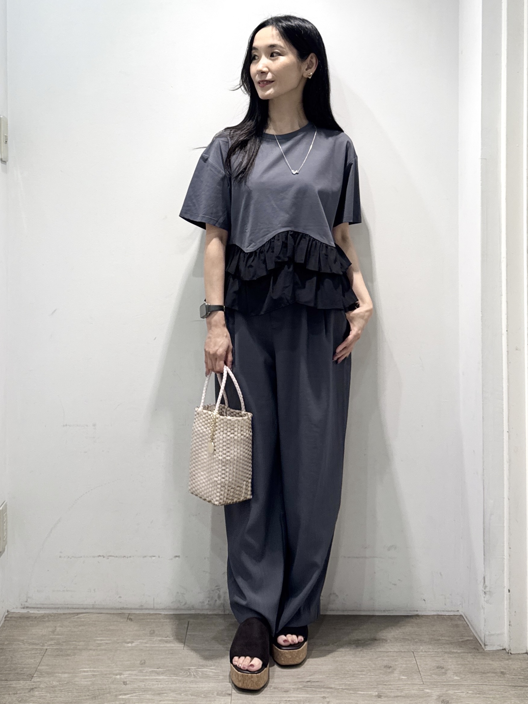 yuicciさんの「OPAQUE.CLIP｜裾フリルドッキングTシャツ【洗濯機OK】」を使ったコーディネート