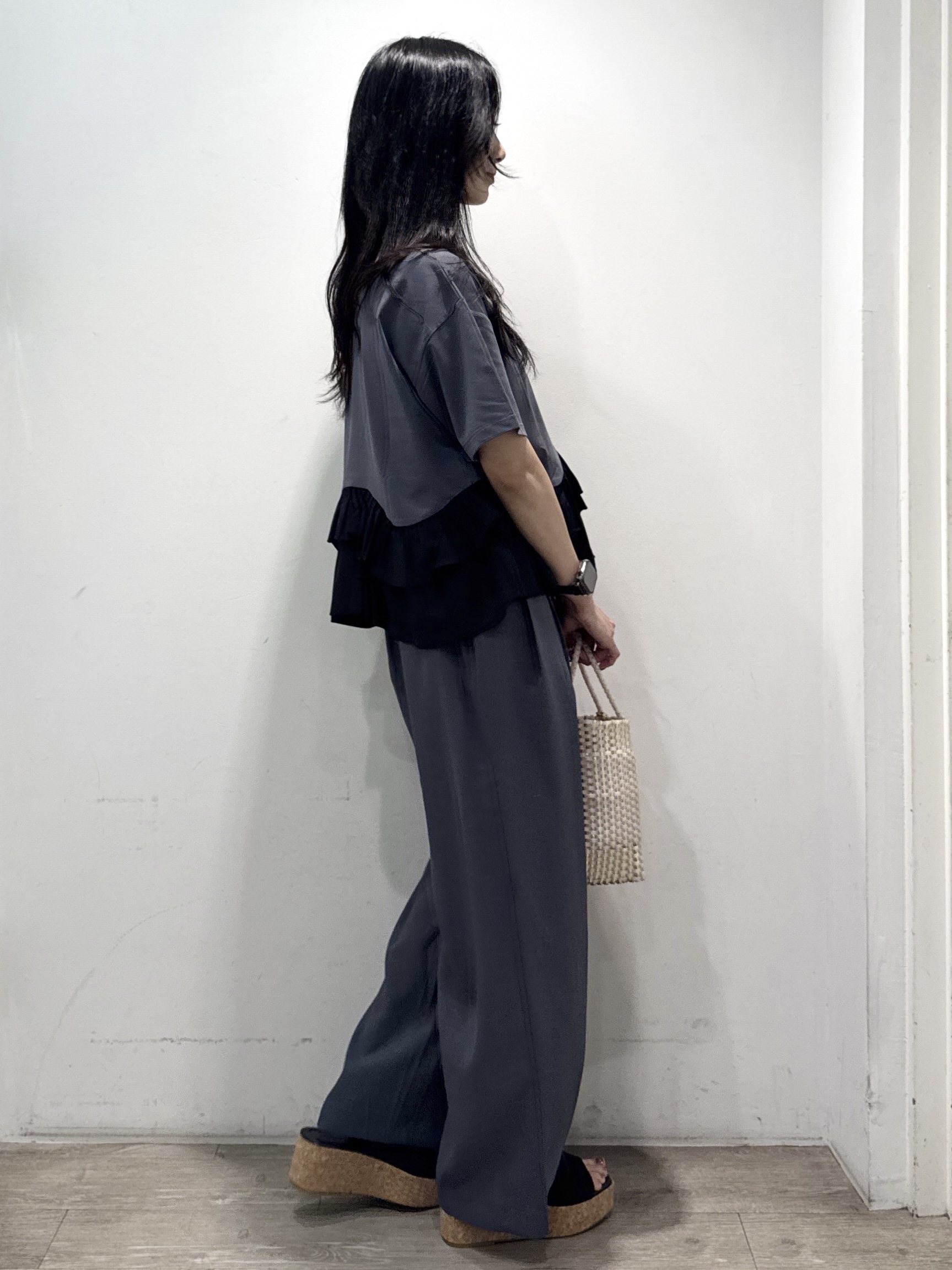 yuicciさんの「OPAQUE.CLIP｜裾フリルドッキングTシャツ【洗濯機OK】」を使ったコーディネート