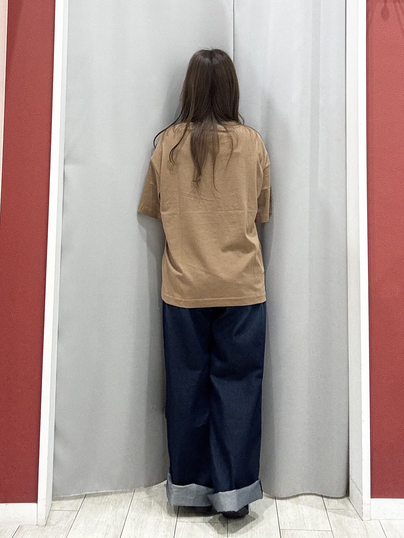 shioさんの「SHOO･LA･RUE｜【S-LL】大人っぽく着られる ジェルロゴプリントTシャツ」を使ったコーディネート