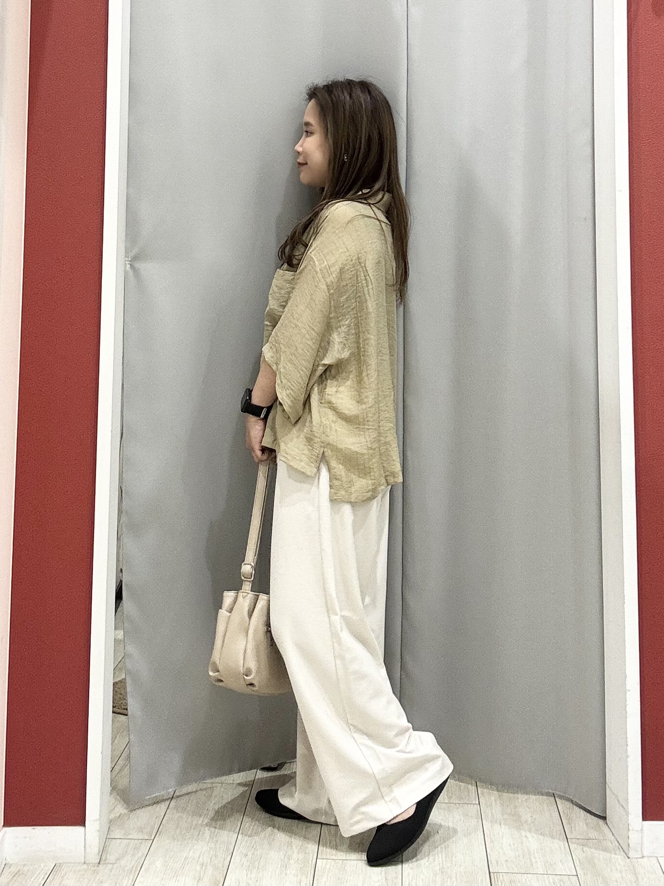 shioさんの「SHOO･LA･RUE｜【S-LL/洗濯機可】抜け感たっぷり 程よい透け感のポケット付きシャツ」を使ったコーディネート