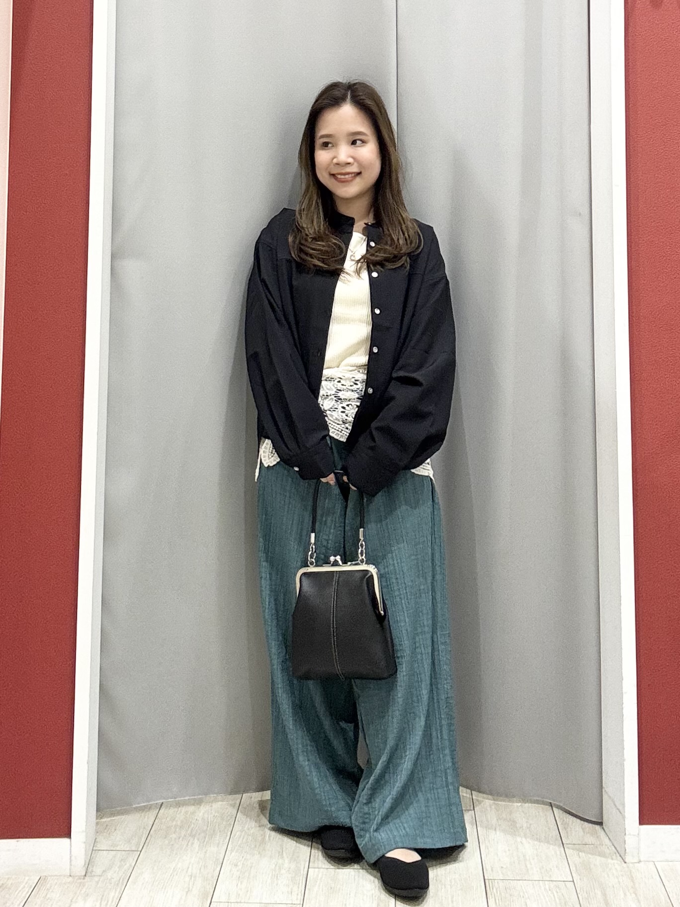 shioさんの「SHOO･LA･RUE｜【通気性〇/S-LL/洗濯機可】さらりと心地よい。ノーカラーシャツ」を使ったコーディネート