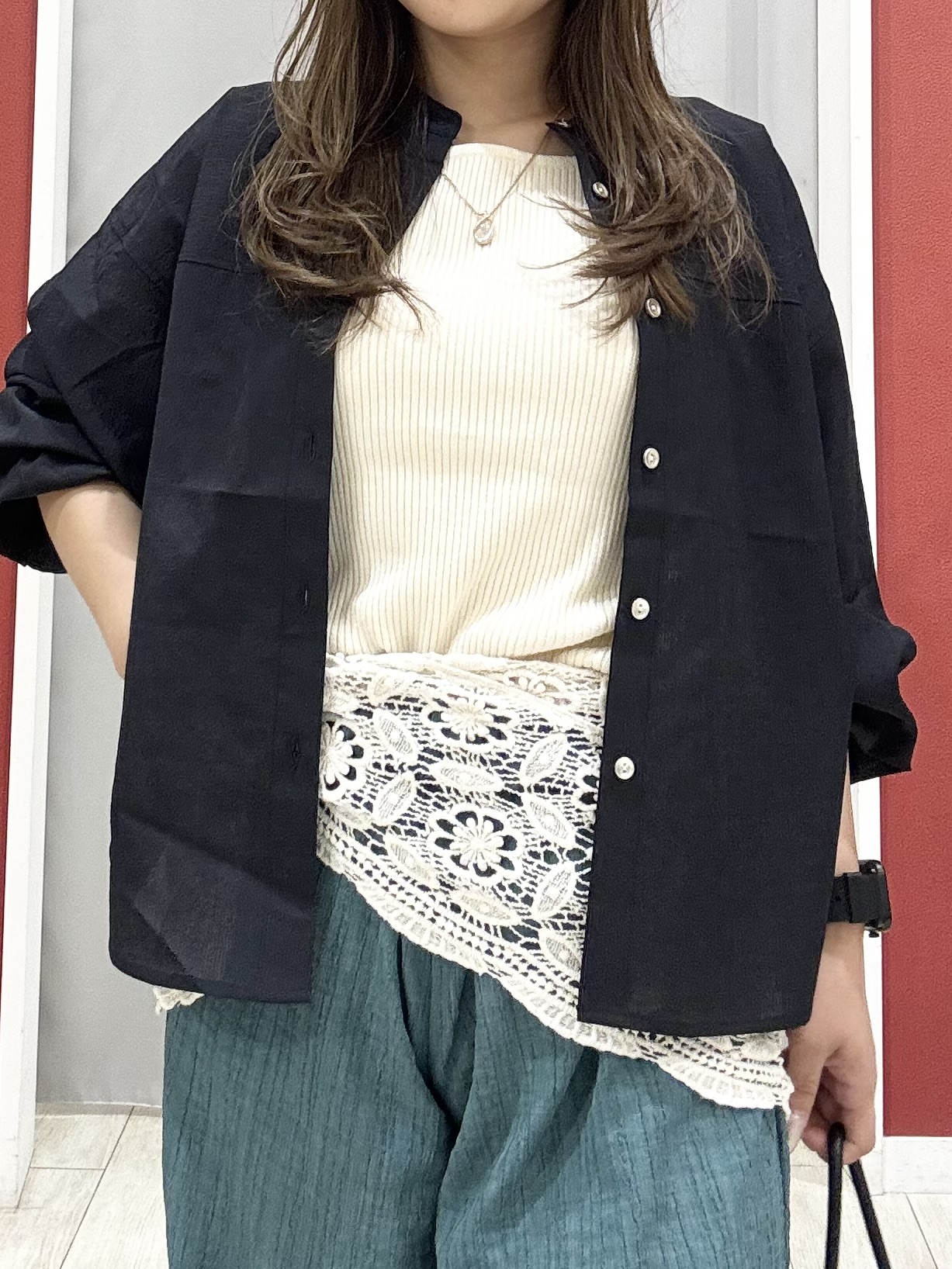 shioさんの「SHOO･LA･RUE｜【通気性〇/S-LL/洗濯機可】さらりと心地よい。ノーカラーシャツ」を使ったコーディネート