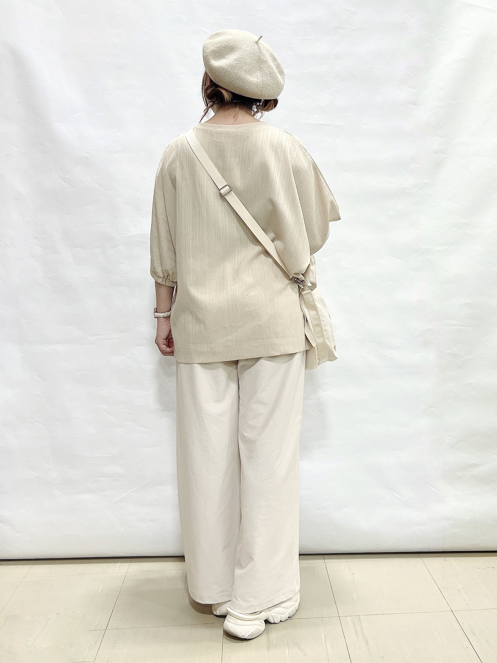 YUIさんの「SHOO･LA･RUE｜【インせず着られる/洗濯後しわになりにくい】しぼしぼドルマンブラウス」を使ったコーディネート