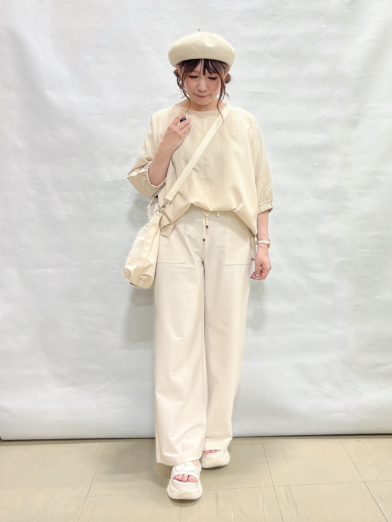 YUIさんの「SHOO･LA･RUE｜【インせず着られる/洗濯後しわになりにくい】しぼしぼドルマンブラウス」を使ったコーディネート