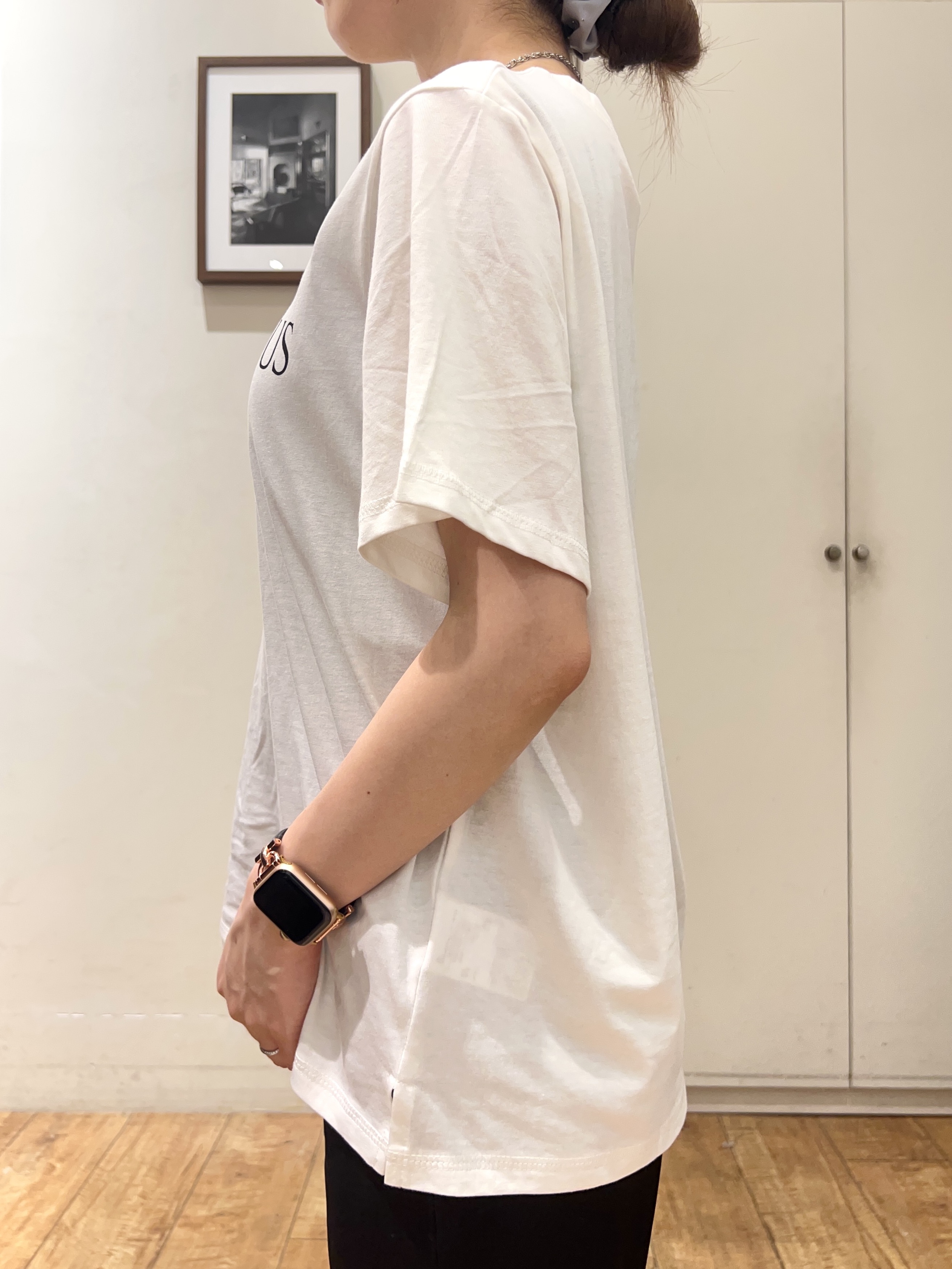 AIRIさんの「SHOO･LA･RUE｜【ひんやり/S-LL/洗濯機可】真夏に着たい 大人のベーシックカラープリントTシャツ」を使ったコーディネート