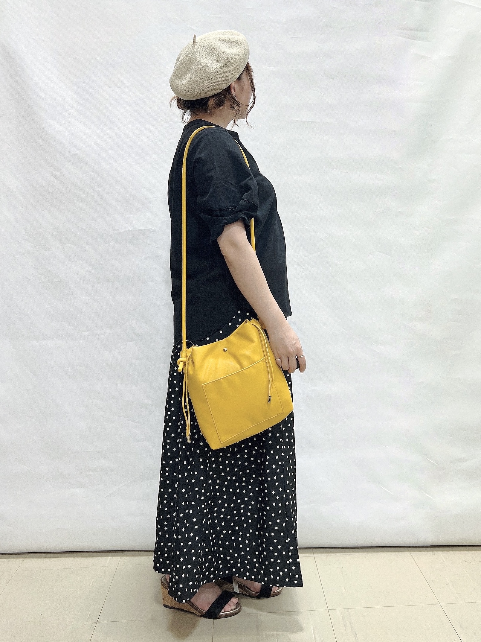 YUIさんの「SHOO･LA･RUE｜【洗濯後しわになりにくい/インせずきまる】お袖のハシゴレースが涼やかな印象 麻調スキッパーブラウス」を使ったコーディネート