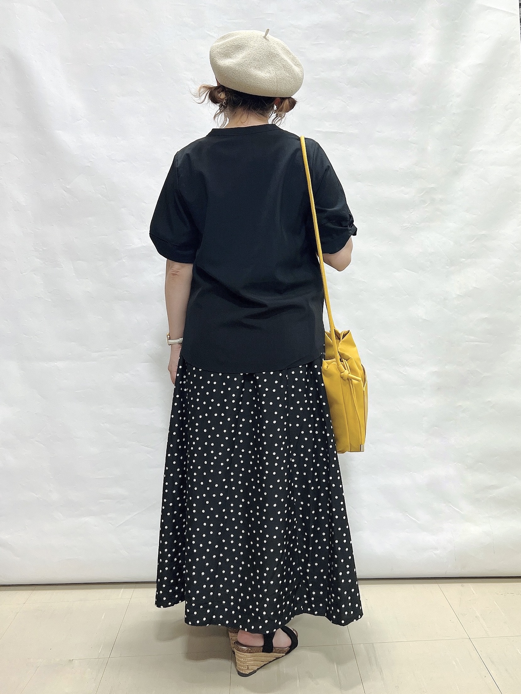 YUIさんの「SHOO･LA･RUE｜【洗濯後しわになりにくい/インせずきまる】お袖のハシゴレースが涼やかな印象 麻調スキッパーブラウス」を使ったコーディネート