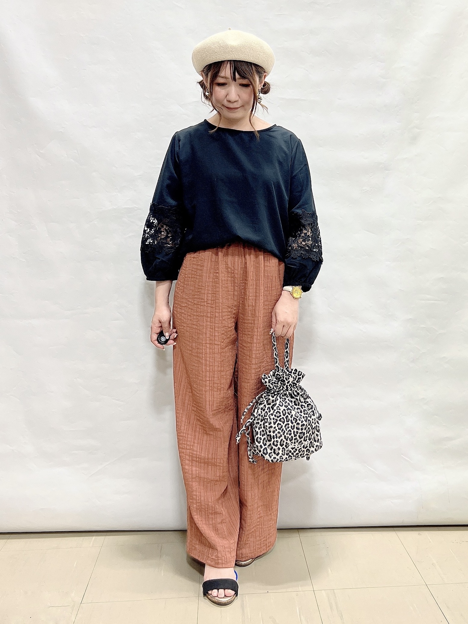 YUIさんの「SHOO･LA･RUE｜【洗濯機可/S-LL/洗濯後しわになりにくい】お袖レースデザインブラウス」を使ったコーディネート
