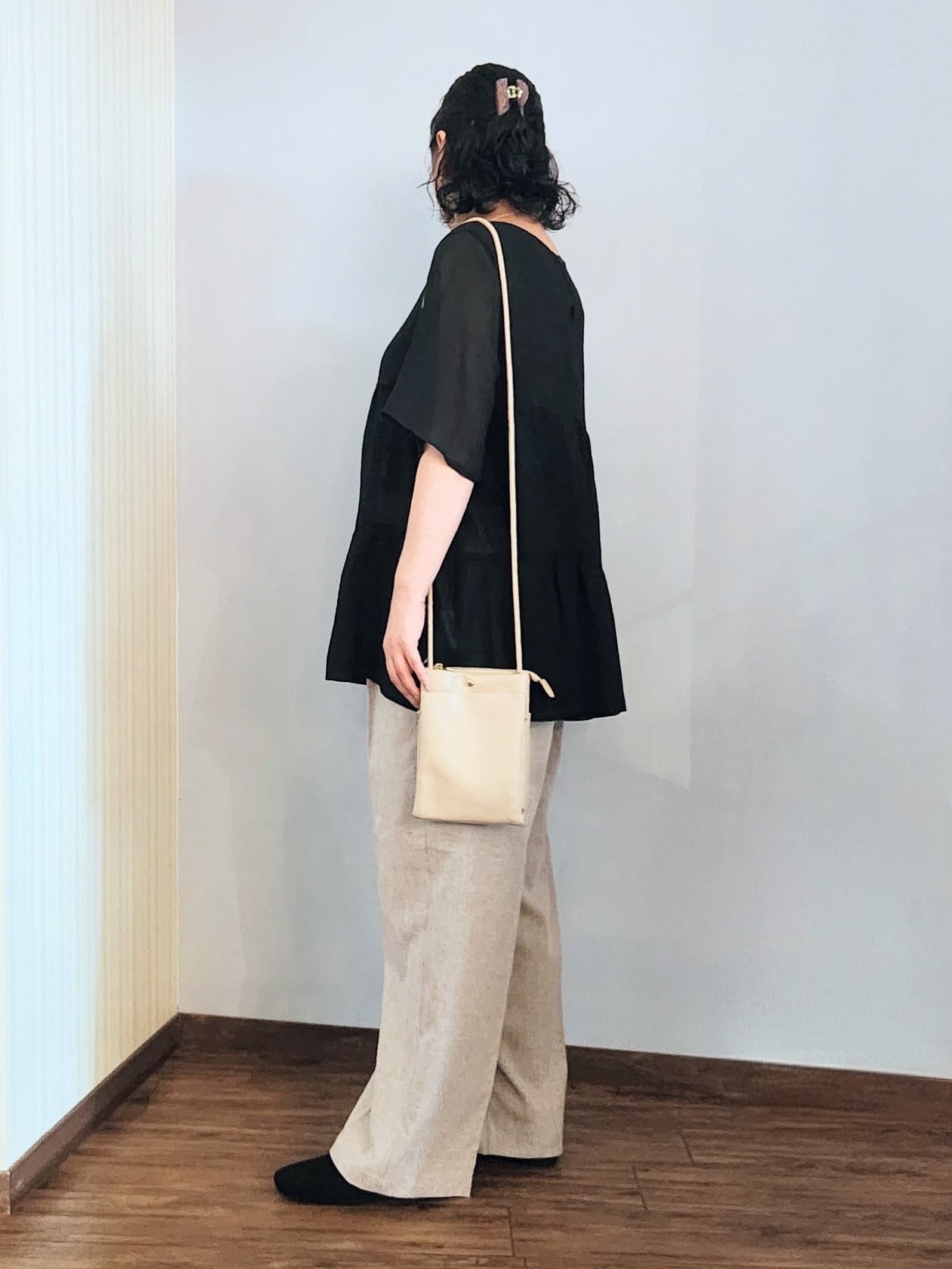 くまさんの「SHOO･LA･RUE｜【洗濯機可/S-LL】インせず着られる シアー素材が上品なティアードブラウス」を使ったコーディネート