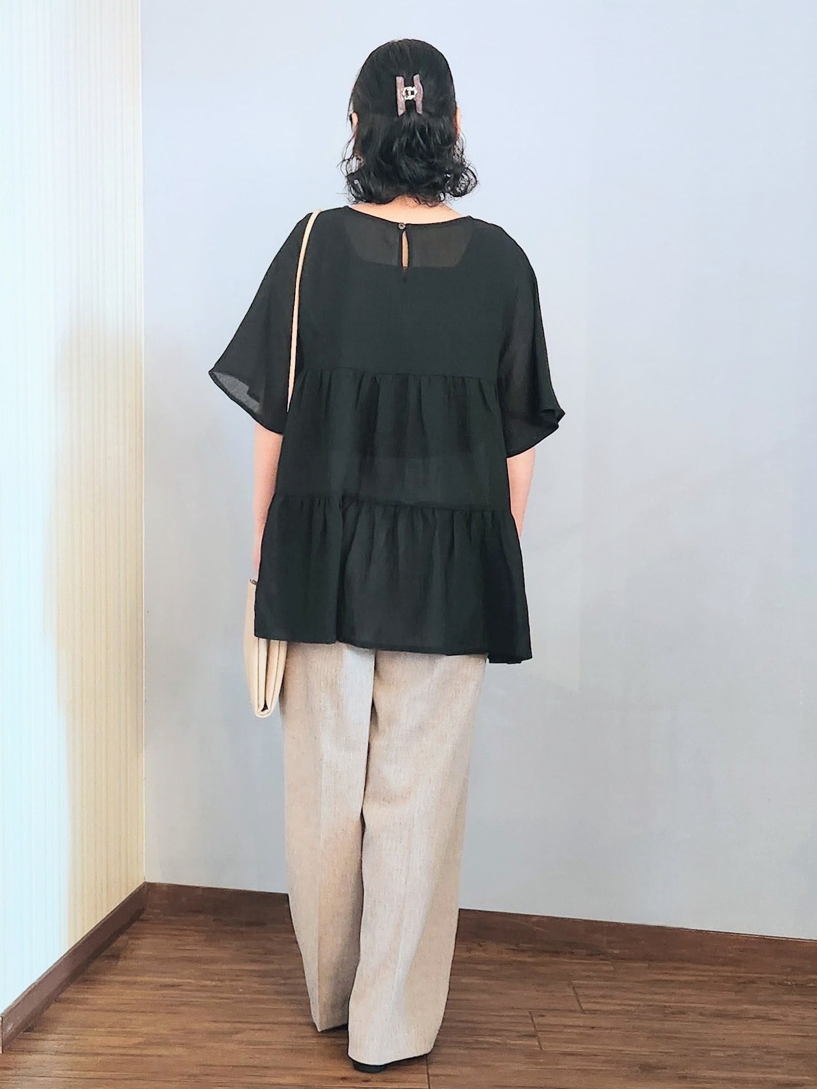 くまさんの「SHOO･LA･RUE｜【洗濯機可/S-LL】インせず着られる シアー素材が上品なティアードブラウス」を使ったコーディネート
