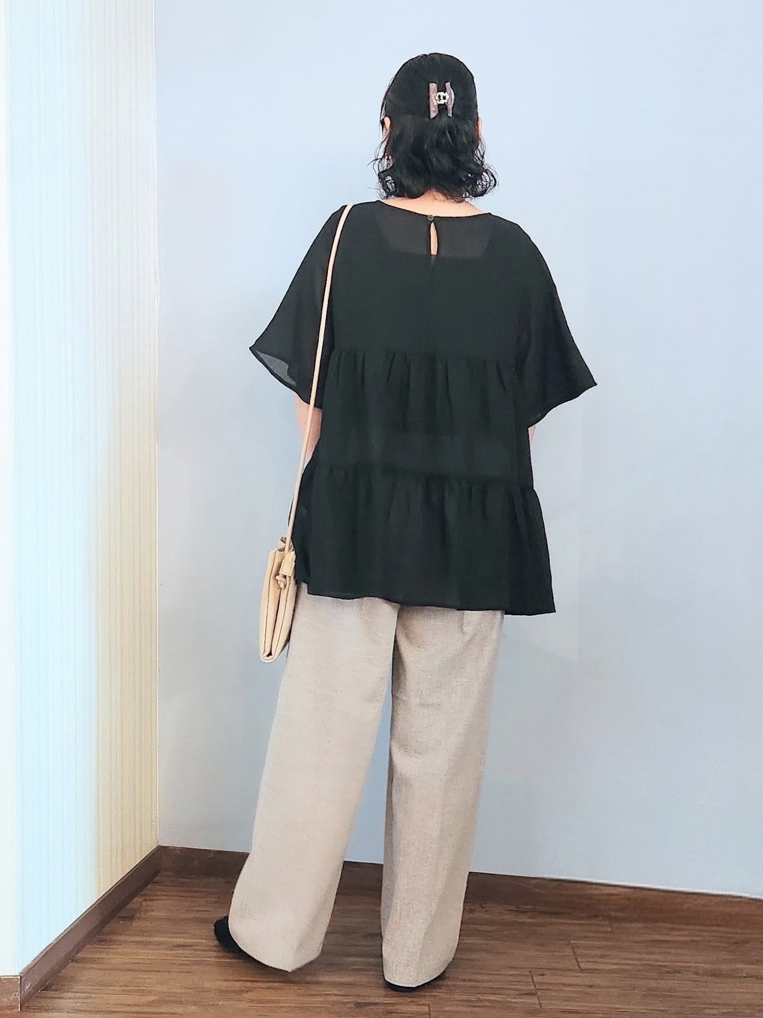 くまさんの「SHOO･LA･RUE｜【洗濯機可/S-LL】インせず着られる シアー素材が上品なティアードブラウス」を使ったコーディネート