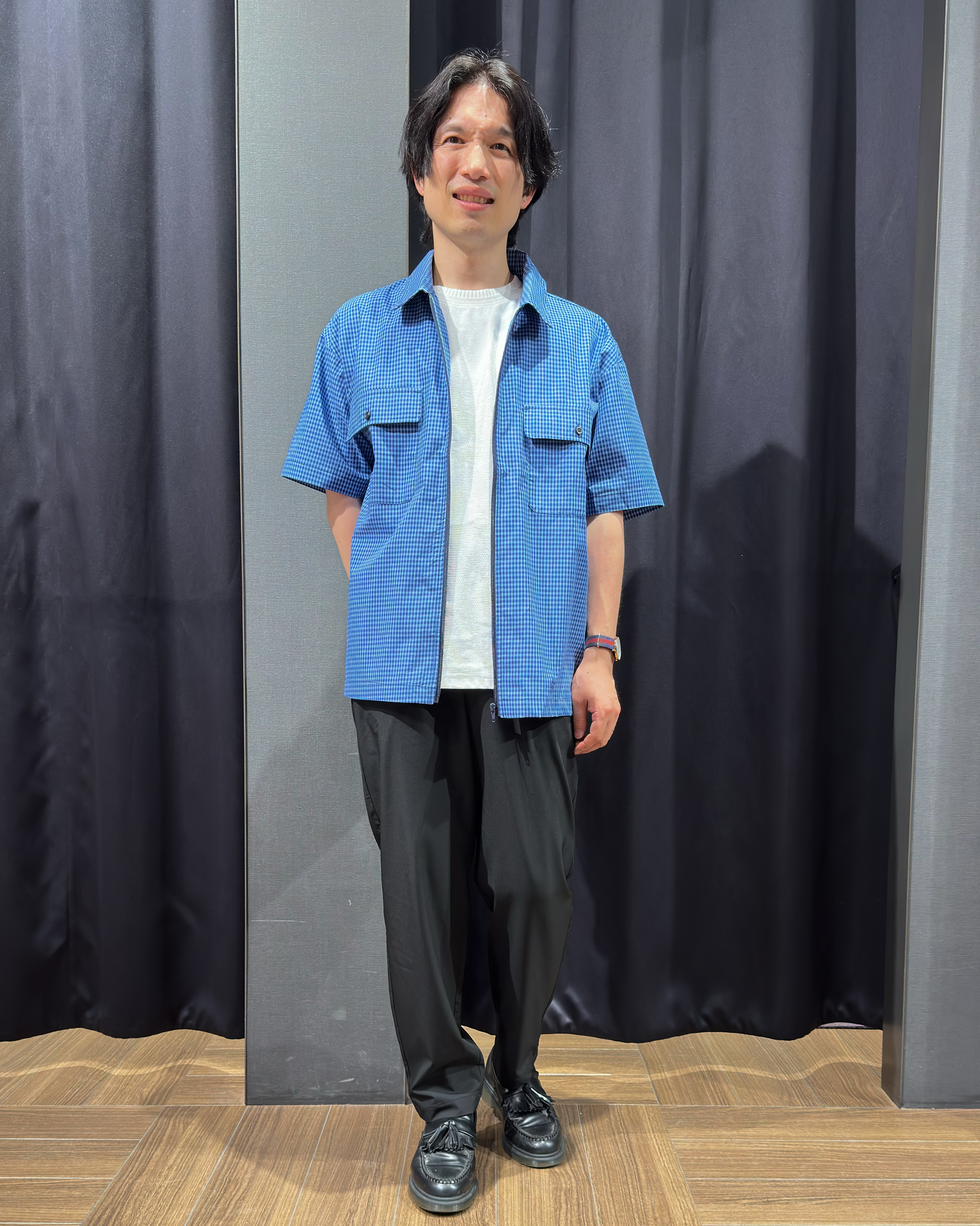 tomoyaさんの「THE SHOP TK｜【セットアップ可／洗濯機OK】アソート ジップ半袖シャツ」を使ったコーディネート
