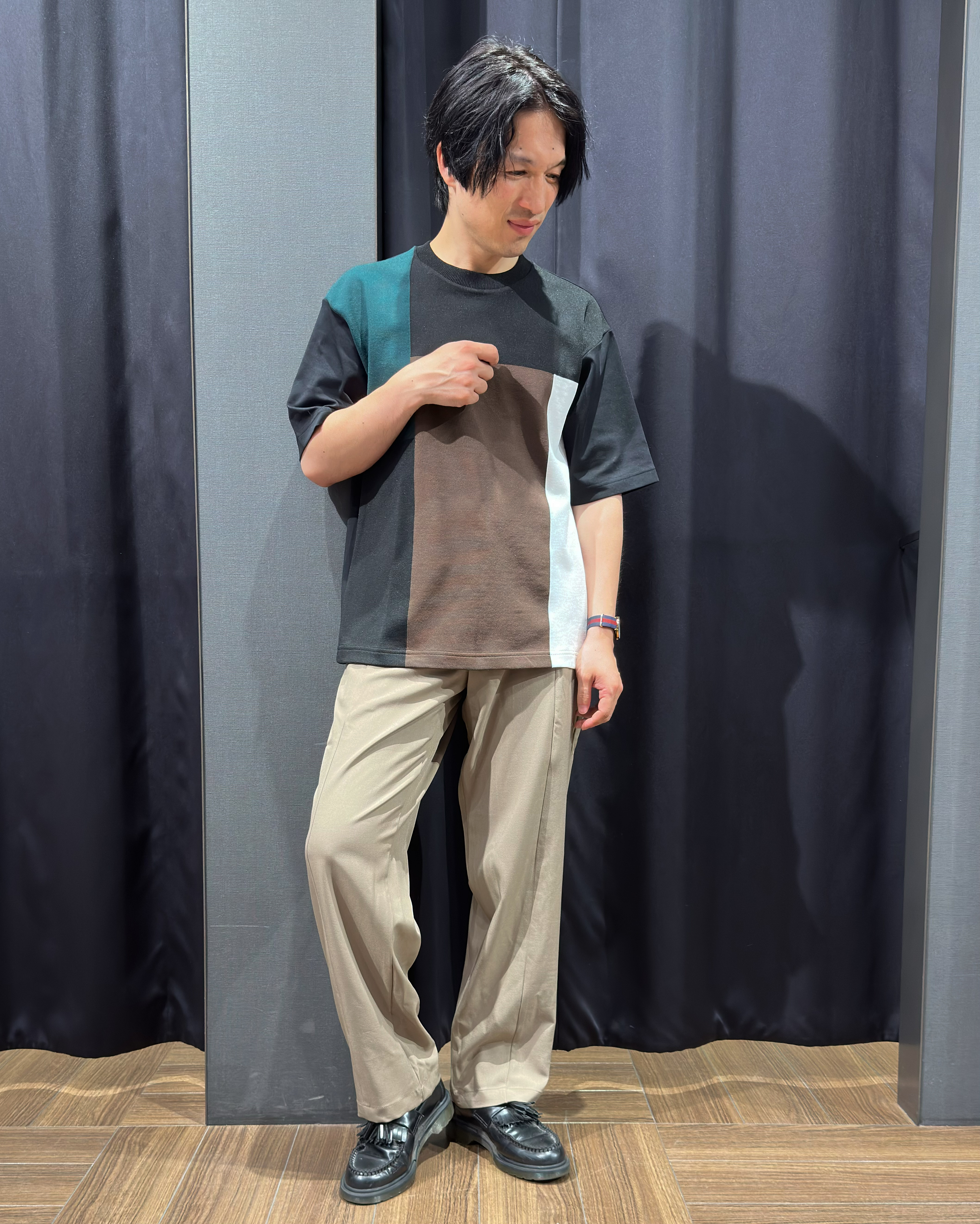 tomoyaさんの「THE SHOP TK｜【洗濯機OK】ブロッキング半袖ニット」を使ったコーディネート