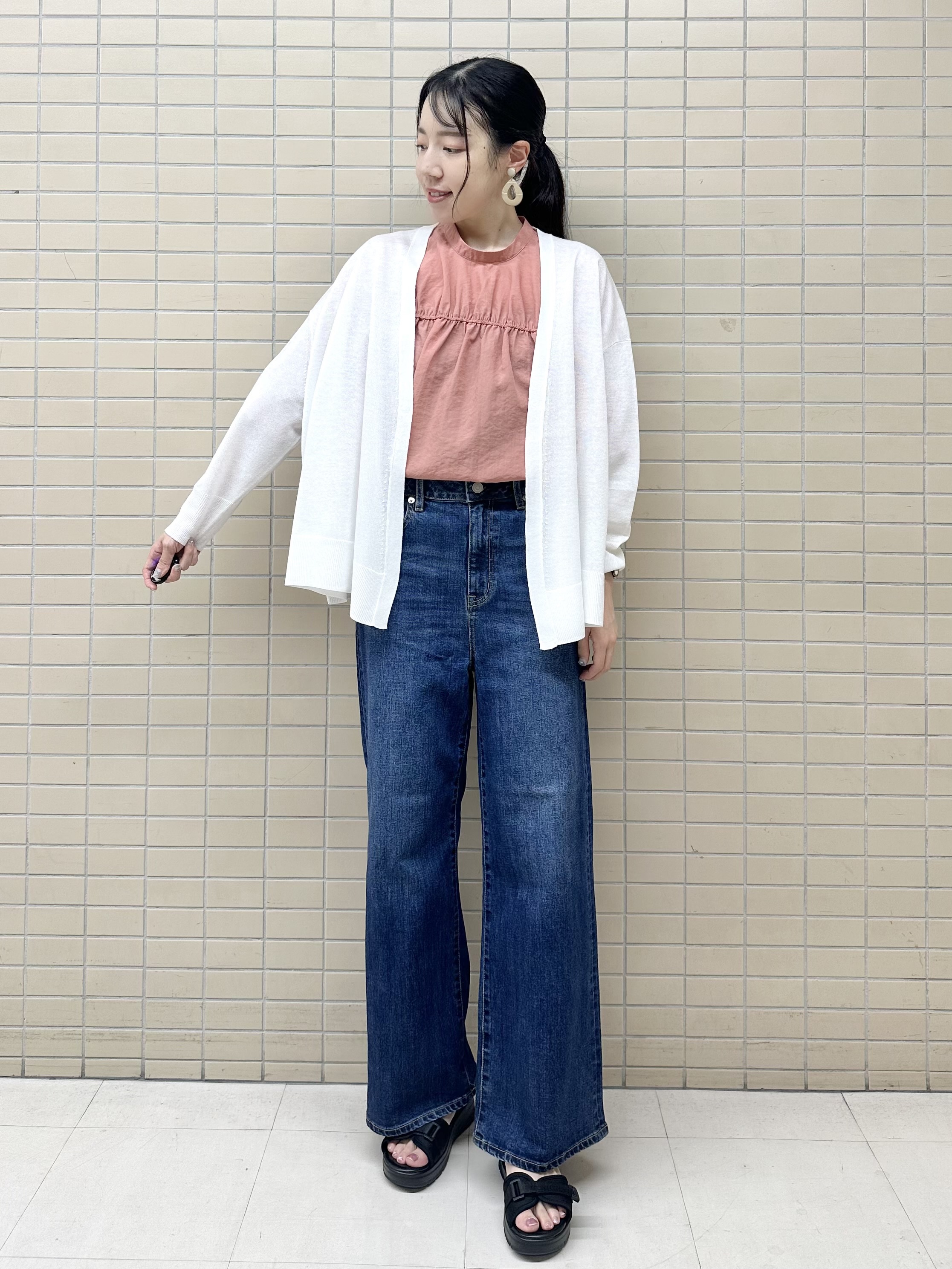 Momoさんの「Reflect｜【冷房対策に◎】すっきり見え着流しカーディガン」を使ったコーディネート