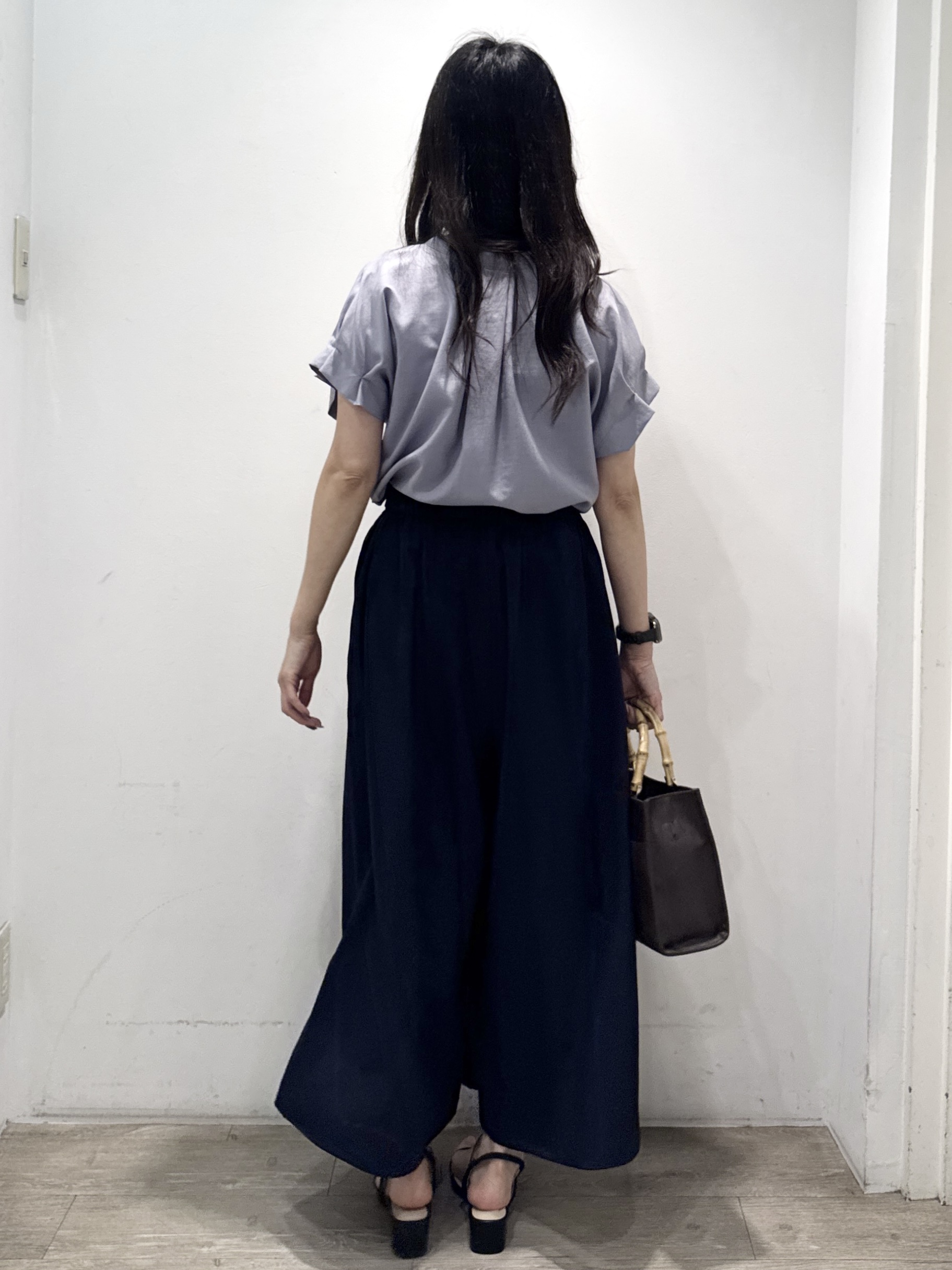 yuicciさんの「OPAQUE.CLIP｜【接触冷感／吸水速乾】タックスキッパーブラウス《防シワ／イージーアイロン／洗濯機OK／9col》」を使ったコーディネート