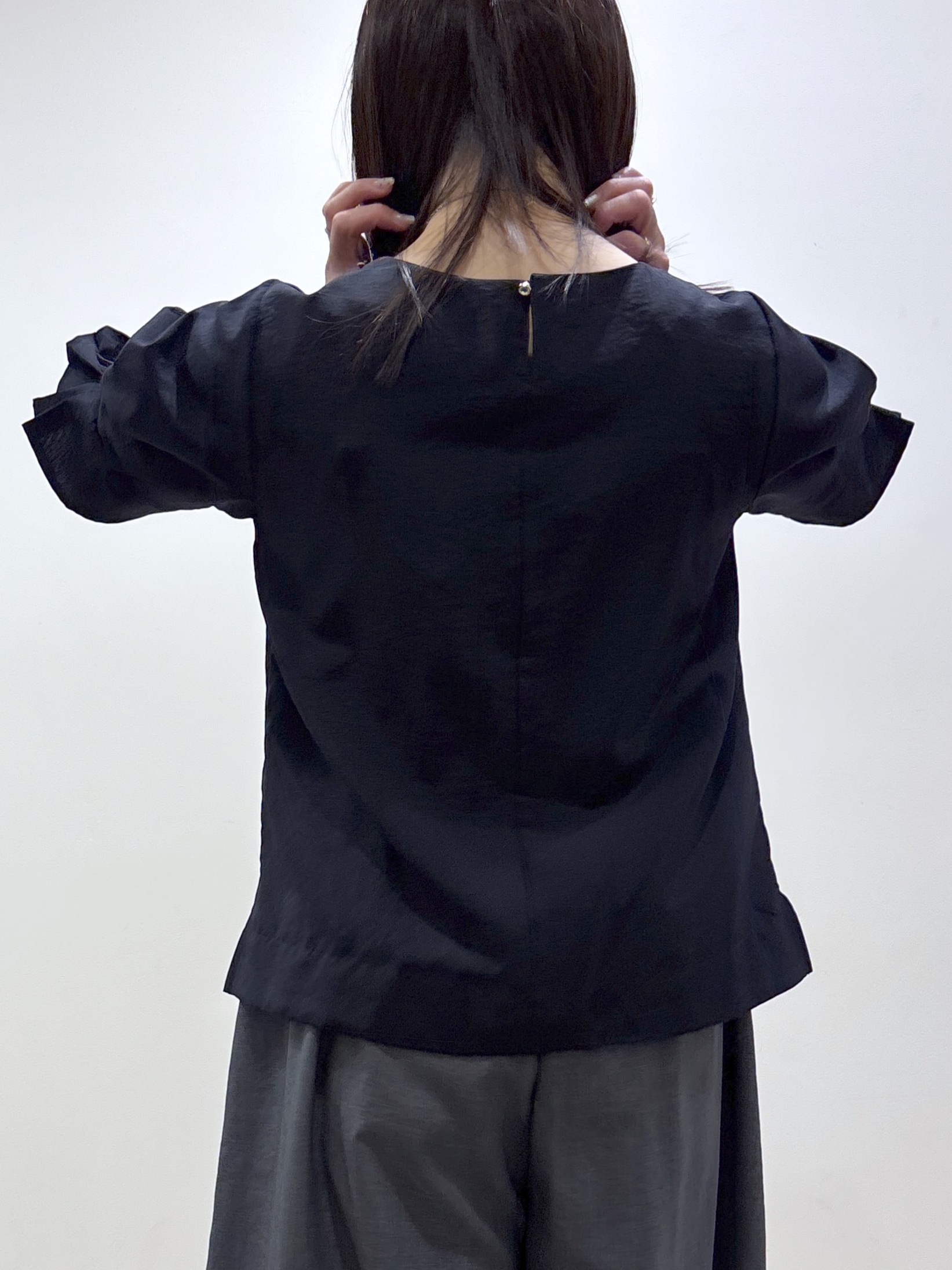 mameさんの「index｜【接触冷感／吸水速乾】タックパフスリーブブラウス《防シワ／洗濯機OK／XS～3L／8col》」を使ったコーディネート