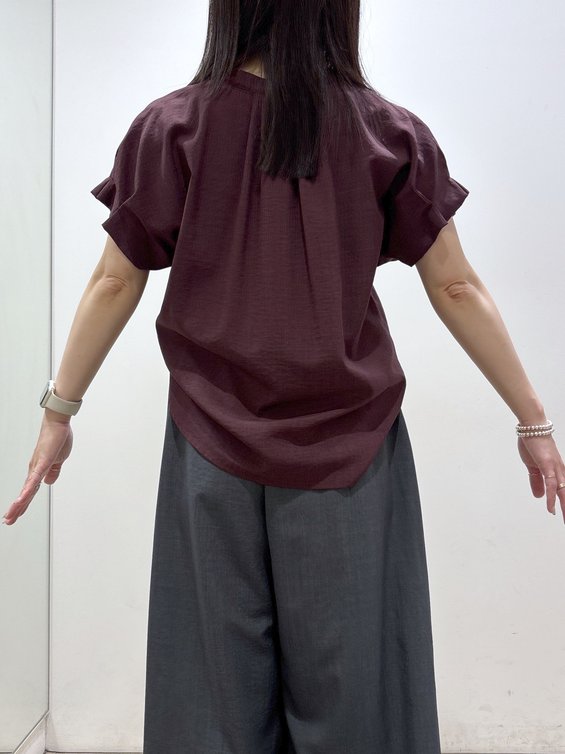 mameさんの「index｜【接触冷感／吸水速乾】タックスキッパーブラウス《防シワ／イージーアイロン／洗濯機OK／9col》」を使ったコーディネート
