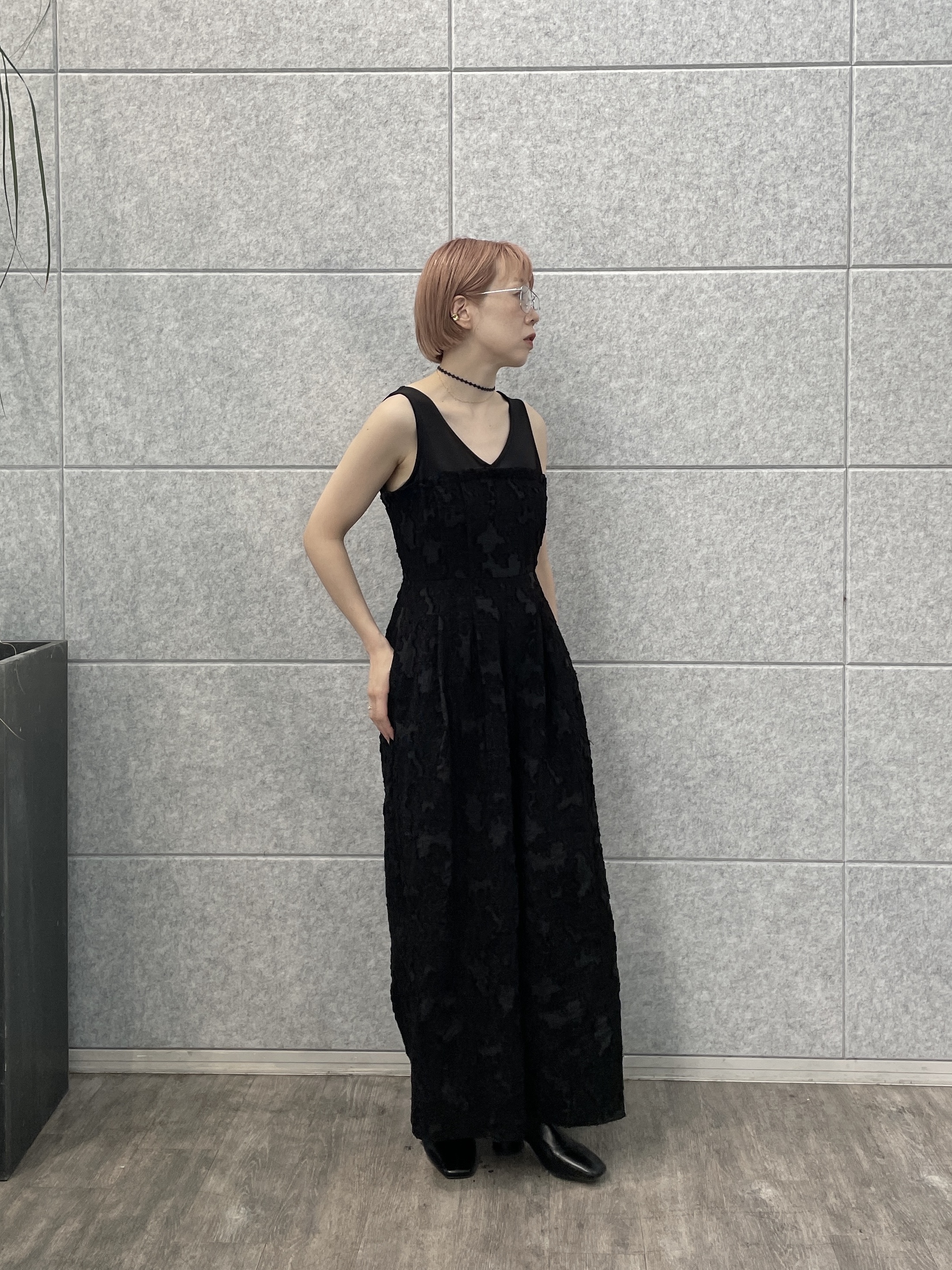 mikuさんの「INDIVI｜【MILLELA FIRENZE】スタッズ付き巾着レザーバッグ」を使ったコーディネート