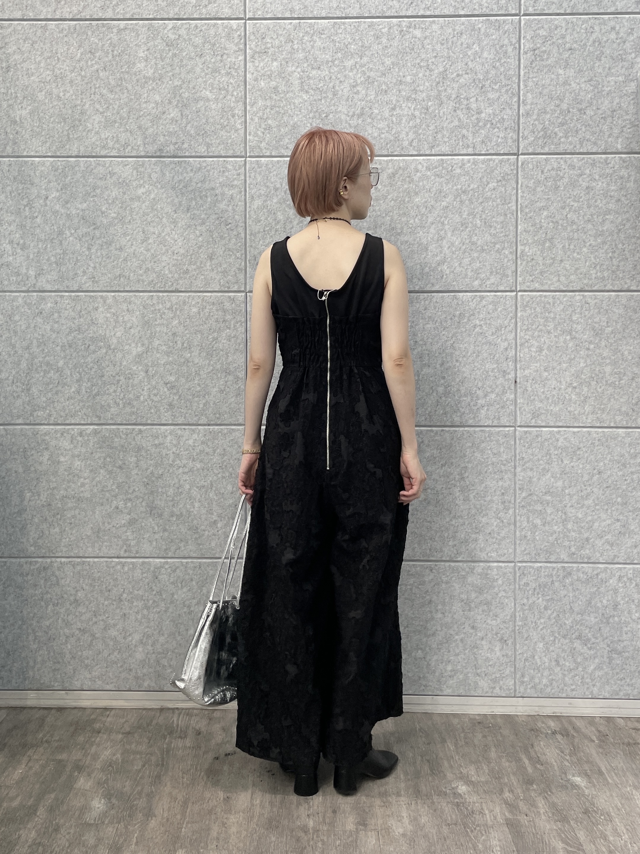 mikuさんの「INDIVI｜【MILLELA FIRENZE】スタッズ付き巾着レザーバッグ」を使ったコーディネート