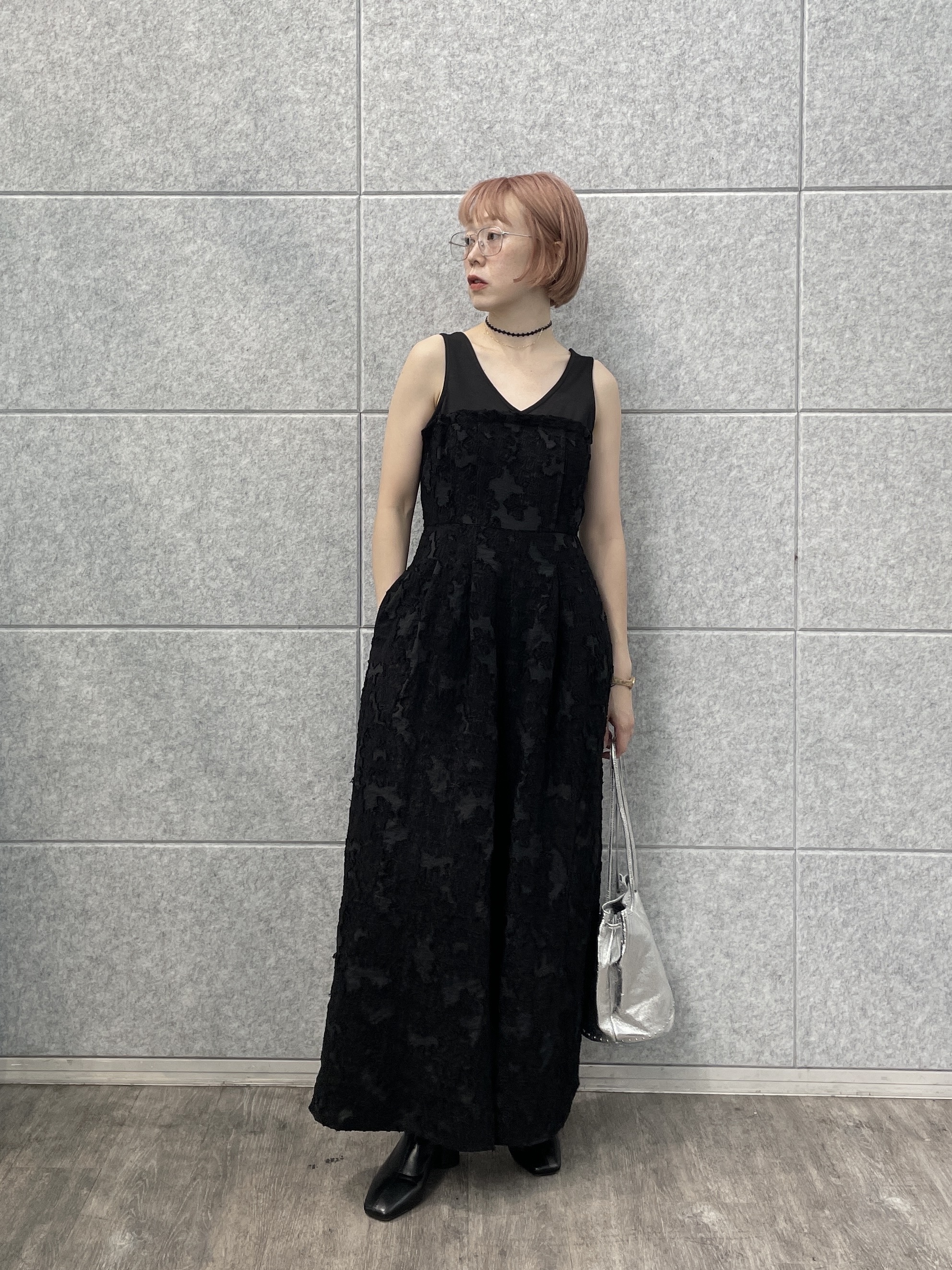 mikuさんの「INDIVI｜【MILLELA FIRENZE】スタッズ付き巾着レザーバッグ」を使ったコーディネート