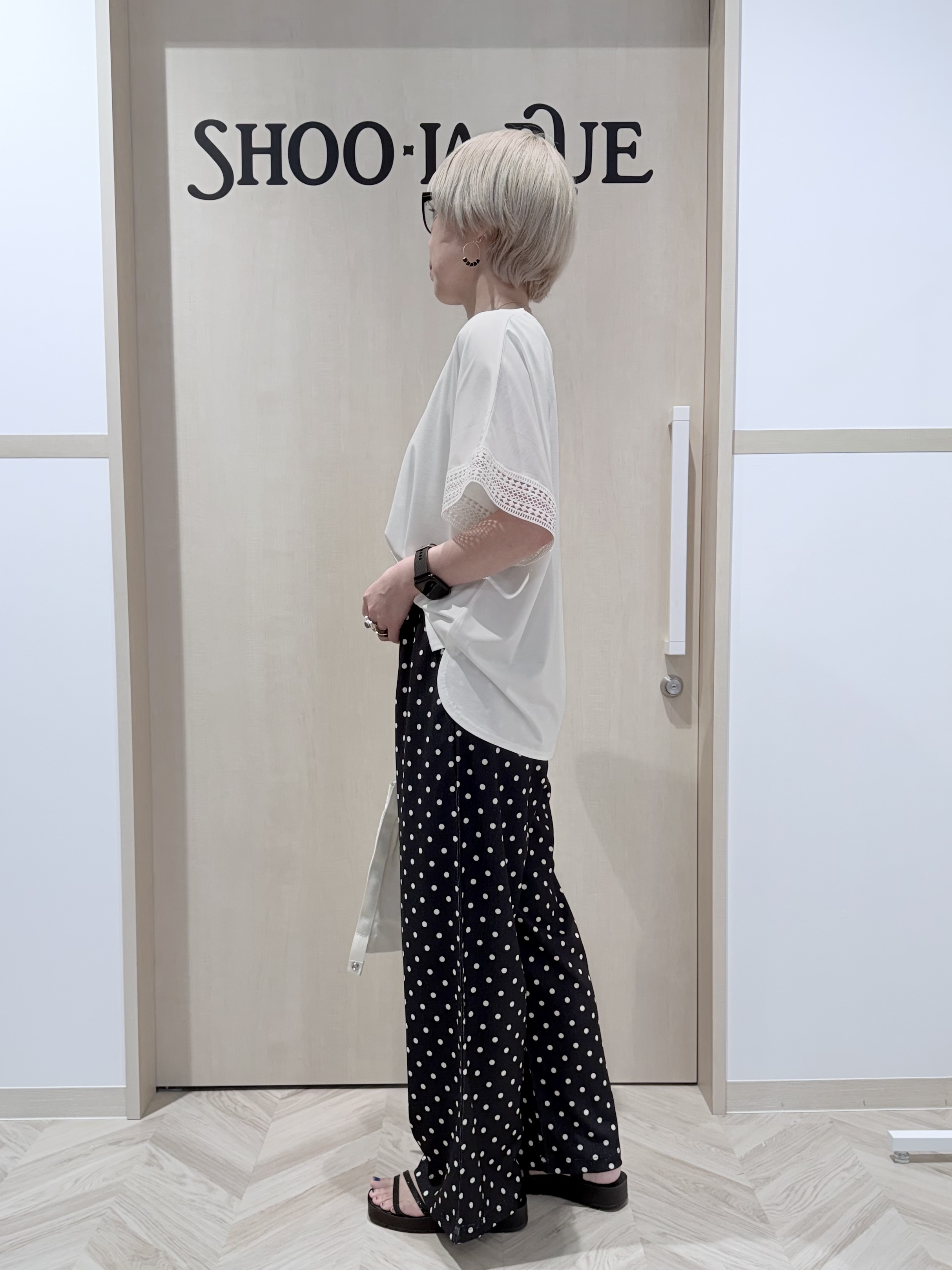 chieさんの「SHOO･LA･RUE｜【ひんやり/UV/体型カバー】ヒップ周りが隠せる お袖レースTシャツ」を使ったコーディネート