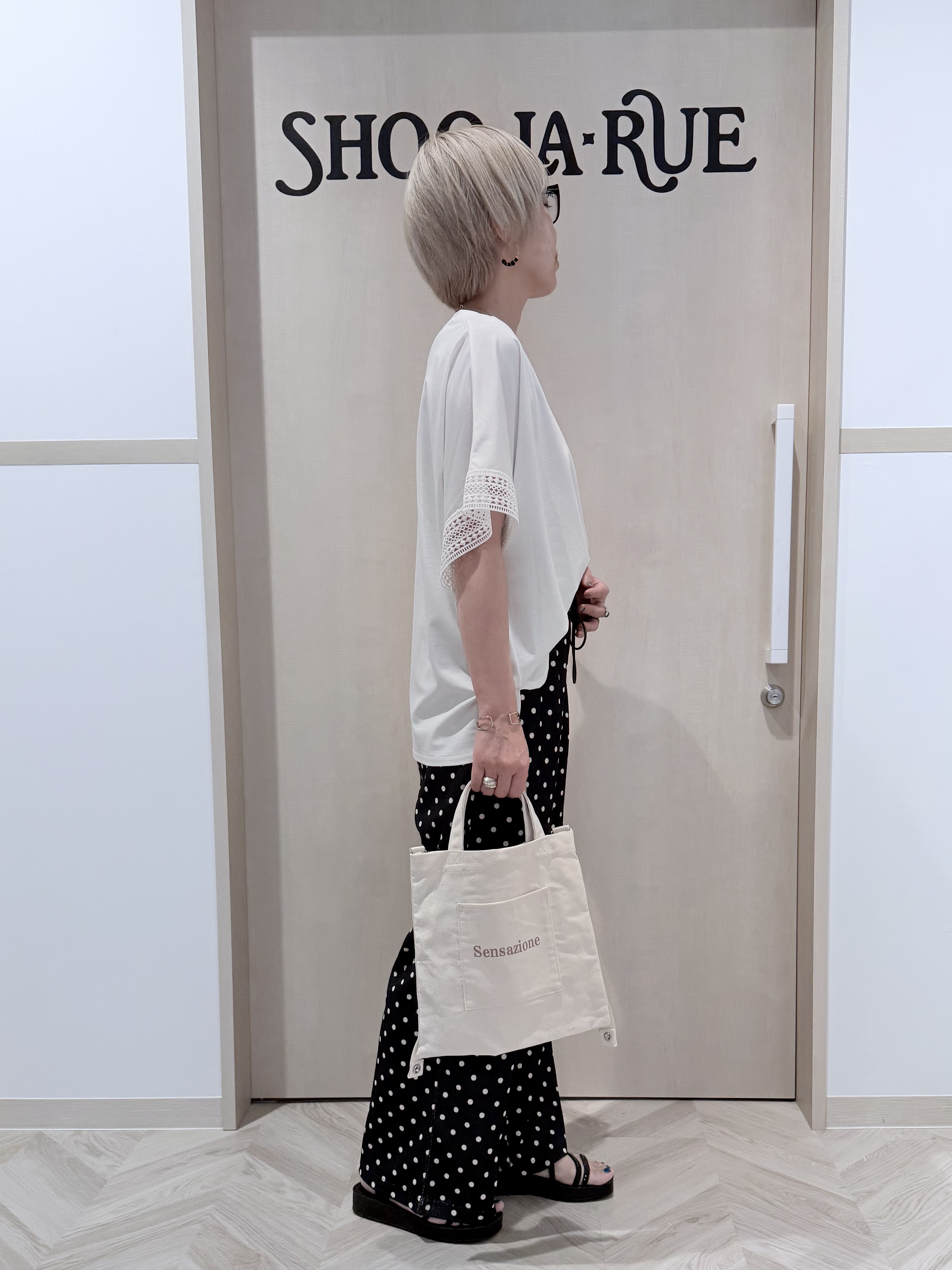 chieさんの「SHOO･LA･RUE｜【ひんやり/UV/体型カバー】ヒップ周りが隠せる お袖レースTシャツ」を使ったコーディネート