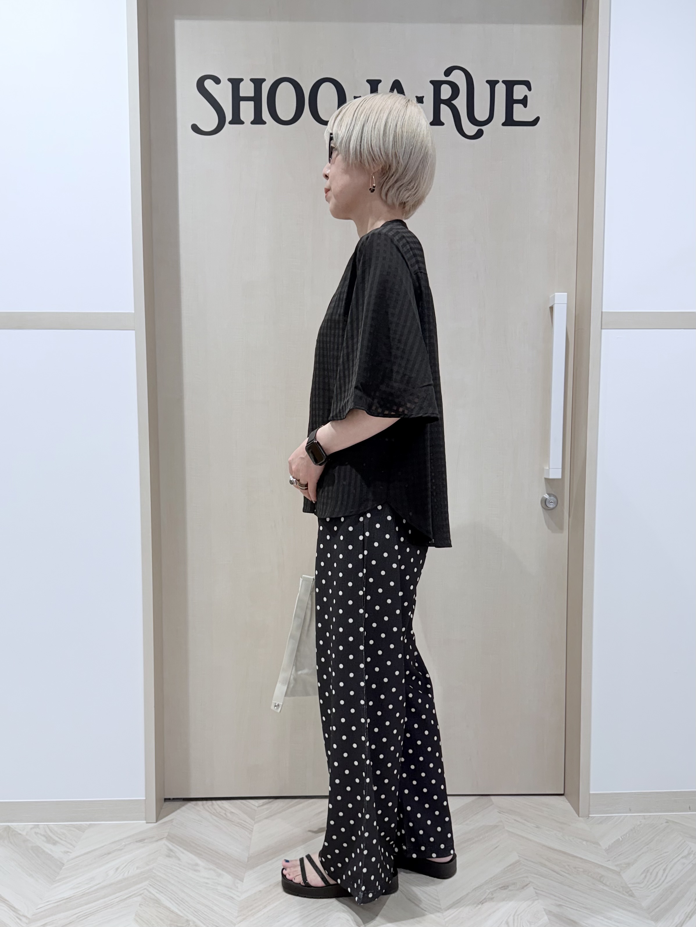 chieさんの「SHOO･LA･RUE｜【洗濯機可/S-LL】大人も甘すぎず着られる ギンガムシアーブラウス」を使ったコーディネート
