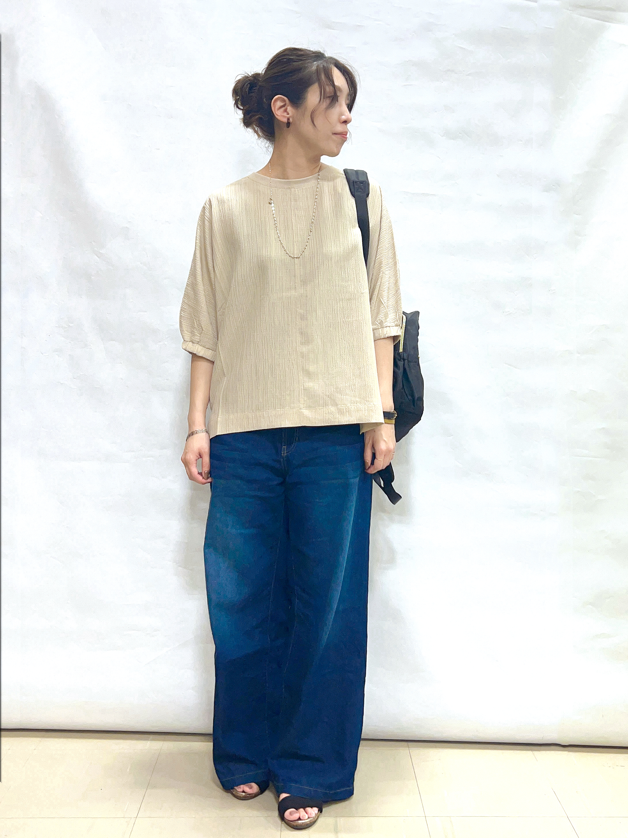 まっつんさんの「SHOO･LA･RUE｜【インせず着られる/洗濯後しわになりにくい】しぼしぼドルマンブラウス」を使ったコーディネート