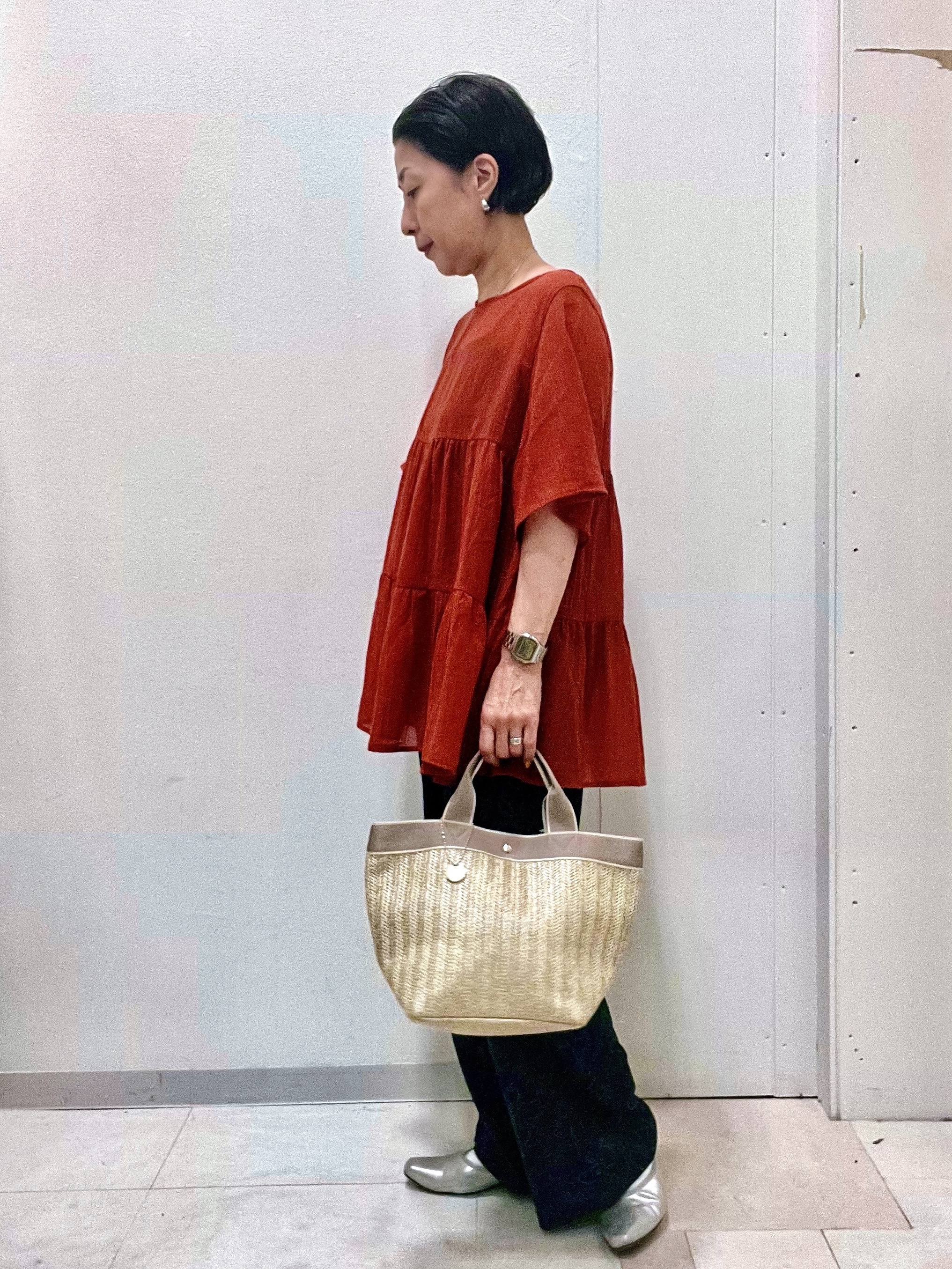 ゆみさんの「SHOO･LA･RUE｜【洗濯機可/S-LL】インせず着られる シアー素材が上品なティアードブラウス」を使ったコーディネート