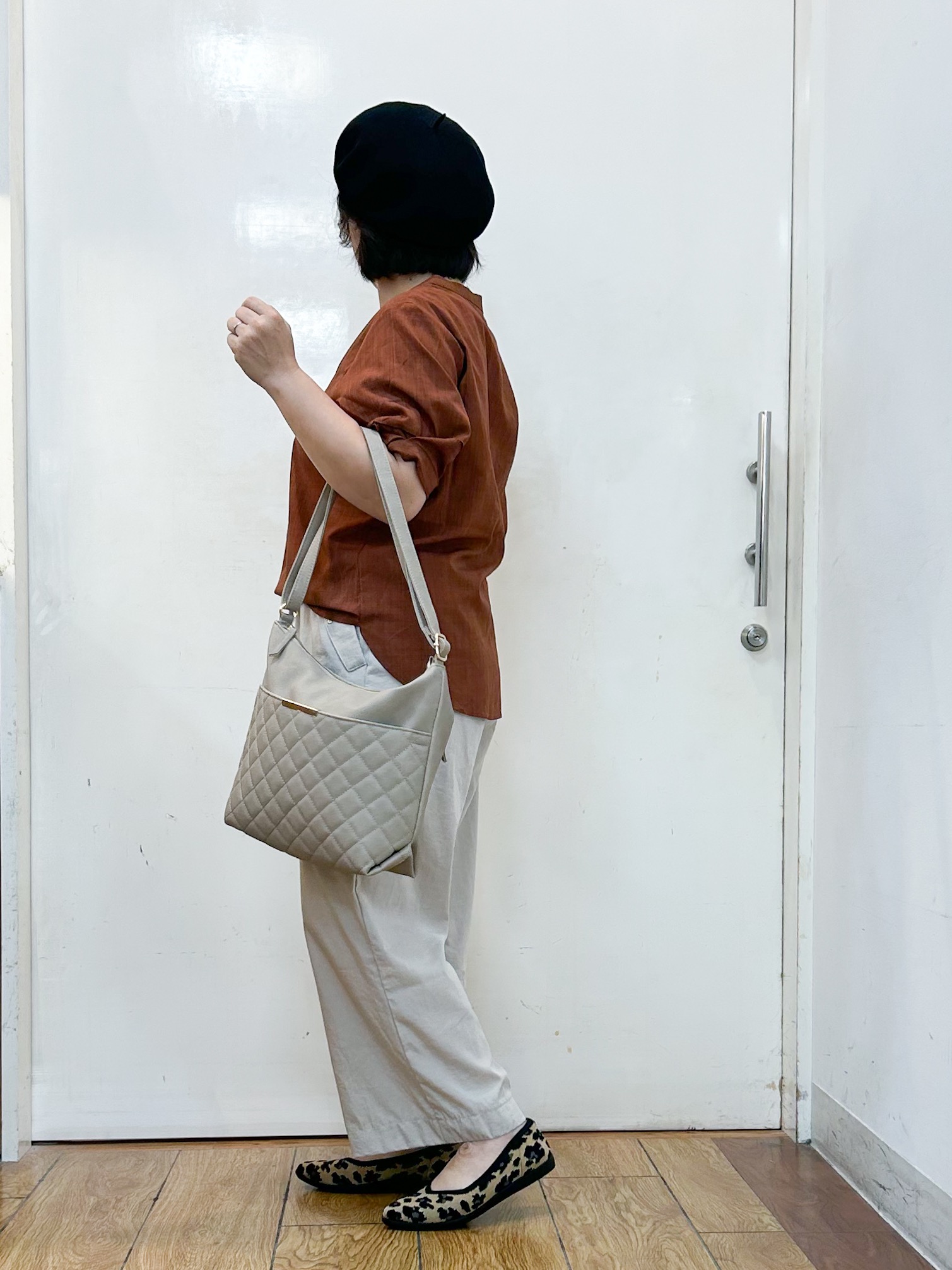 haruさんの「SHOO･LA･RUE｜【洗濯後しわになりにくい/インせずきまる】お袖のハシゴレースが涼やかな印象 麻調スキッパーブラウス」を使ったコーディネート