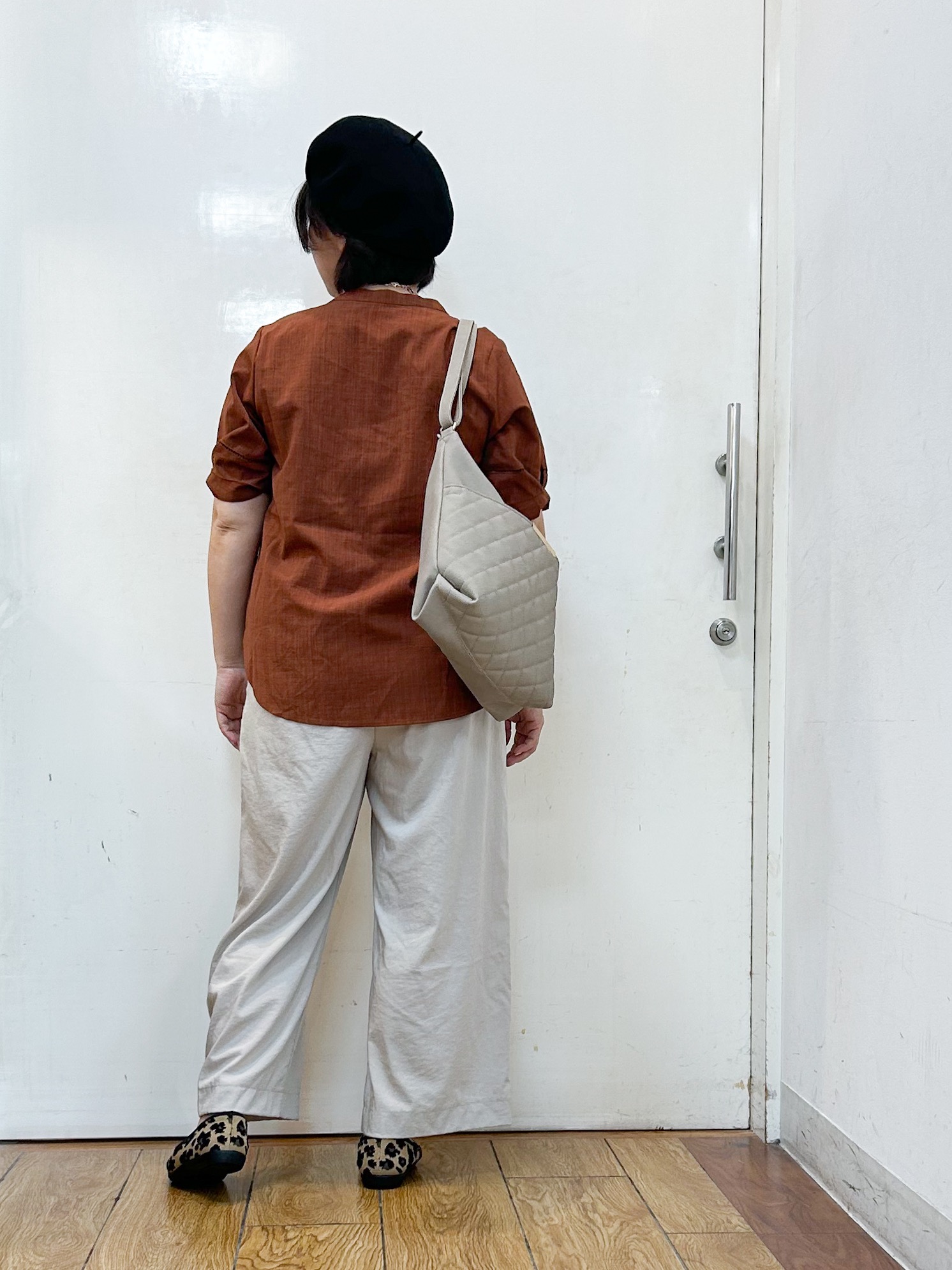 haruさんの「SHOO･LA･RUE｜【洗濯後しわになりにくい/インせずきまる】お袖のハシゴレースが涼やかな印象 麻調スキッパーブラウス」を使ったコーディネート