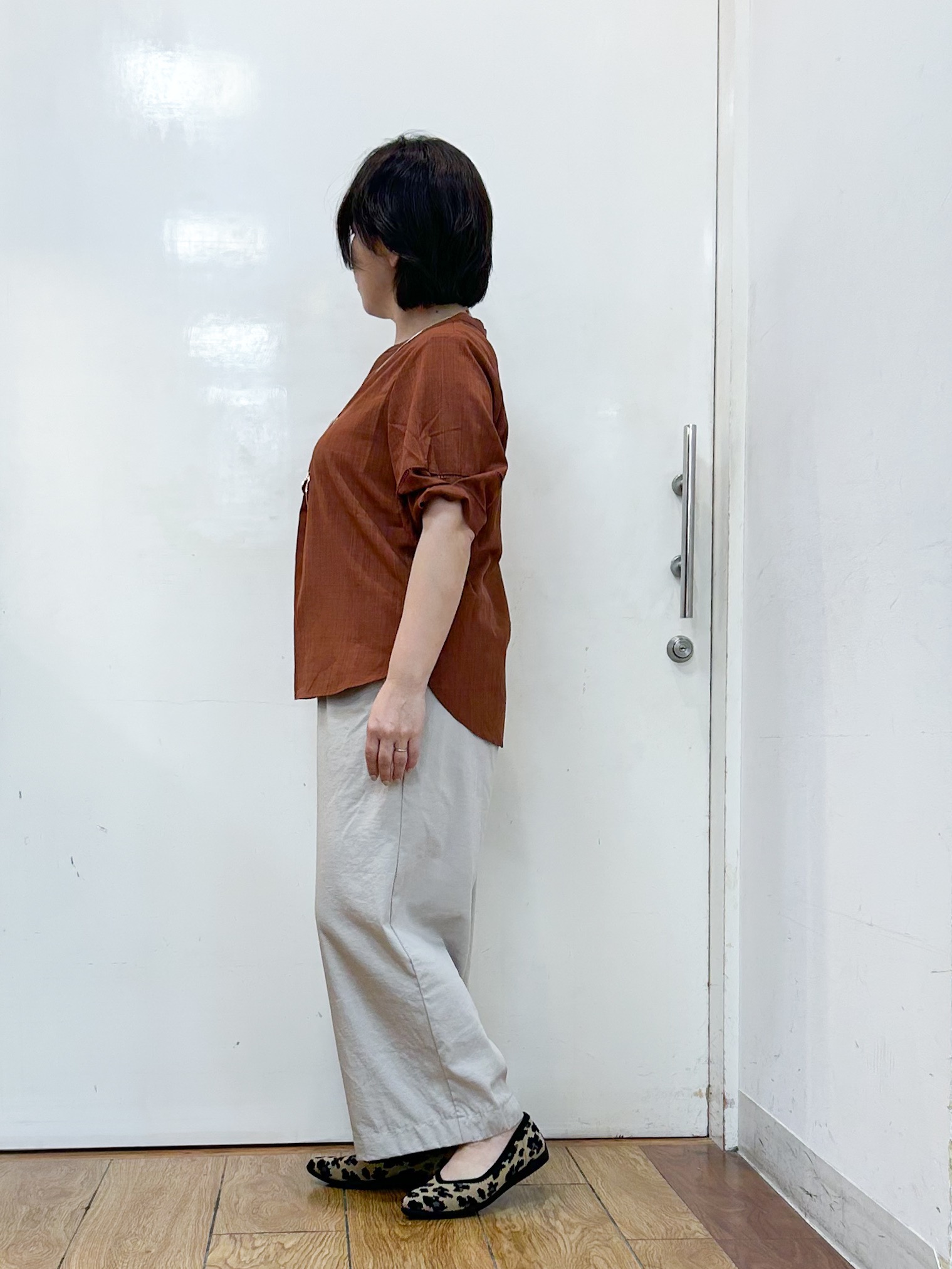haruさんの「SHOO･LA･RUE｜【洗濯後しわになりにくい/インせずきまる】お袖のハシゴレースが涼やかな印象 麻調スキッパーブラウス」を使ったコーディネート