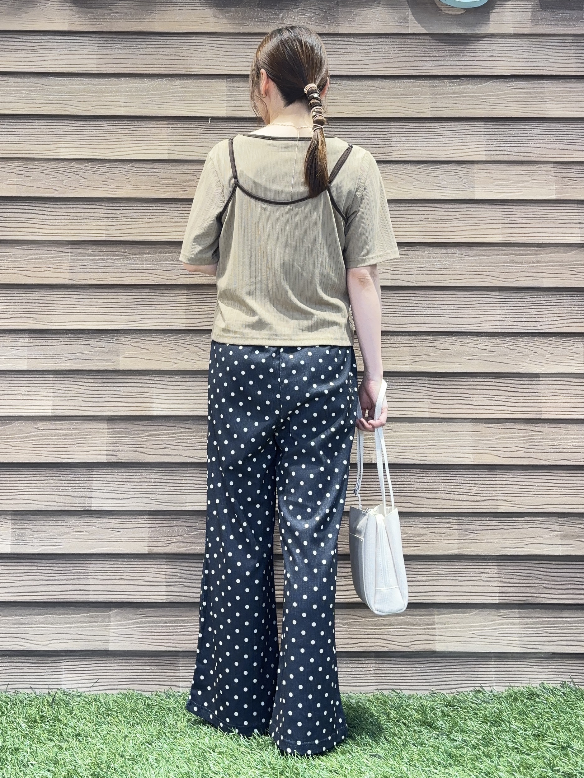 himiさんの「SHOO･LA･RUE｜【2点セット】ランダムテレコで細見え  配色使いTシャツ+キャミソール」を使ったコーディネート