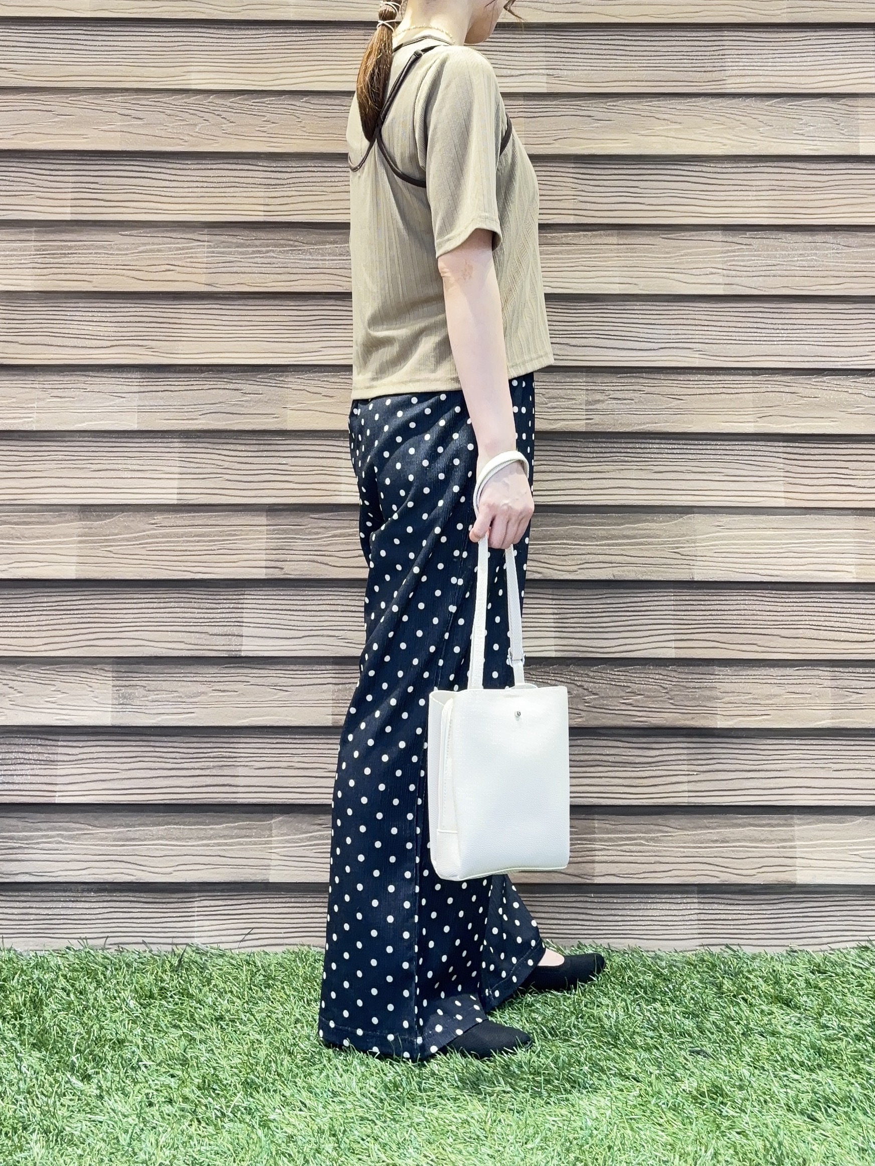 himiさんの「SHOO･LA･RUE｜【2点セット】ランダムテレコで細見え  配色使いTシャツ+キャミソール」を使ったコーディネート