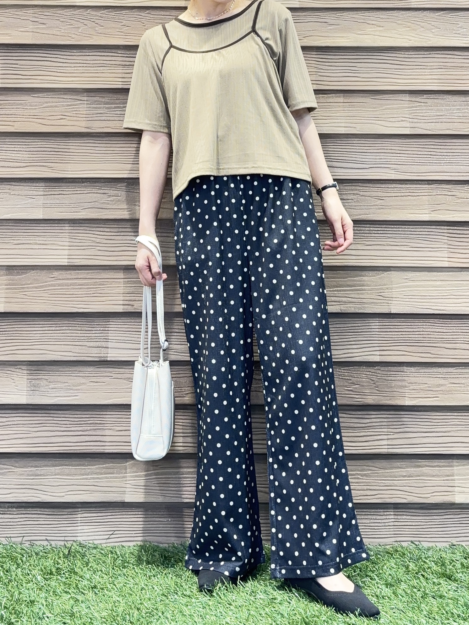 himiさんの「SHOO･LA･RUE｜【2点セット】ランダムテレコで細見え  配色使いTシャツ+キャミソール」を使ったコーディネート