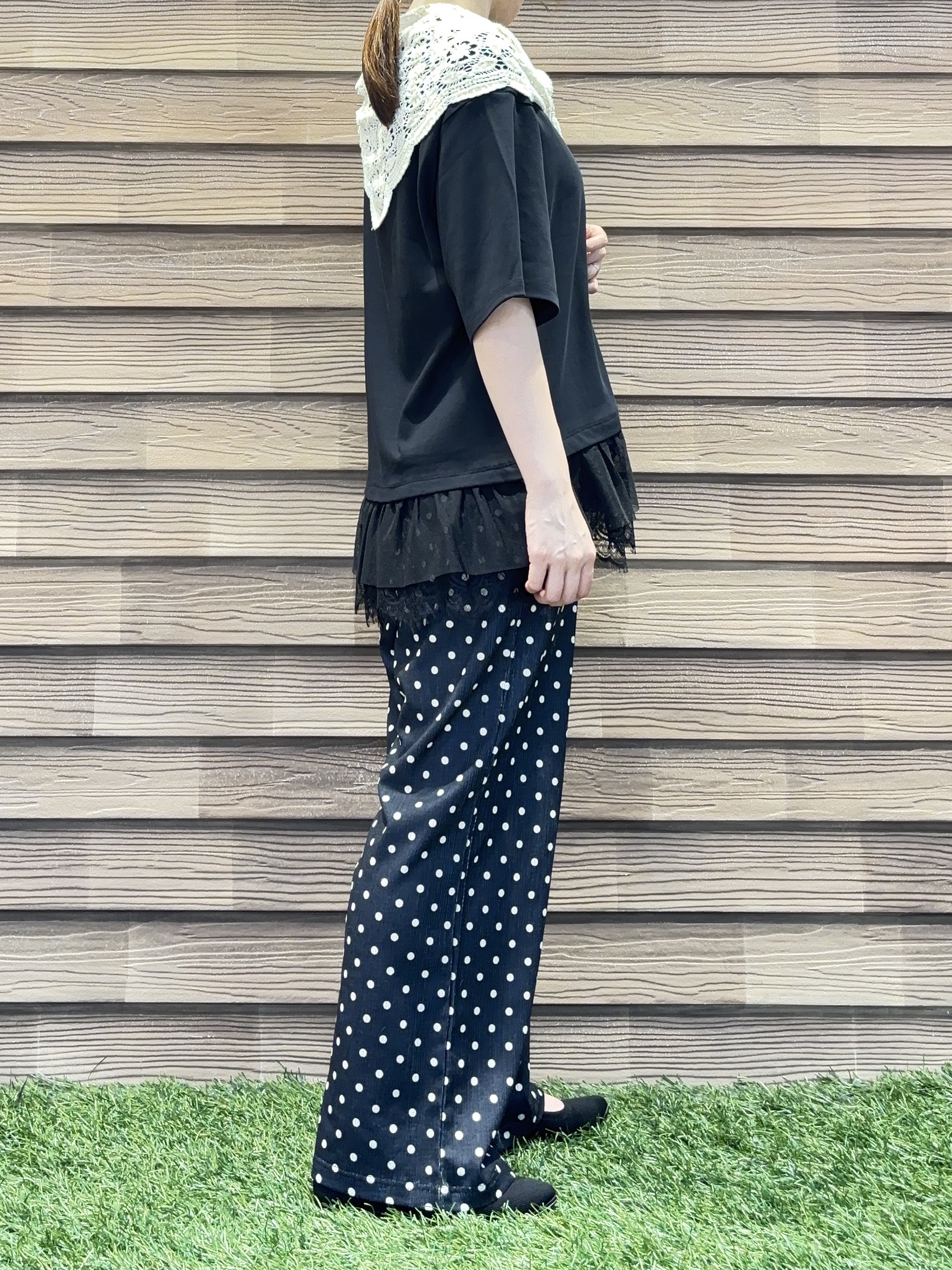 himiさんの「SHOO･LA･RUE｜【ひんやり/UV/抗菌防臭/S-LL】1枚でサマ見え 裾レースTシャツ」を使ったコーディネート