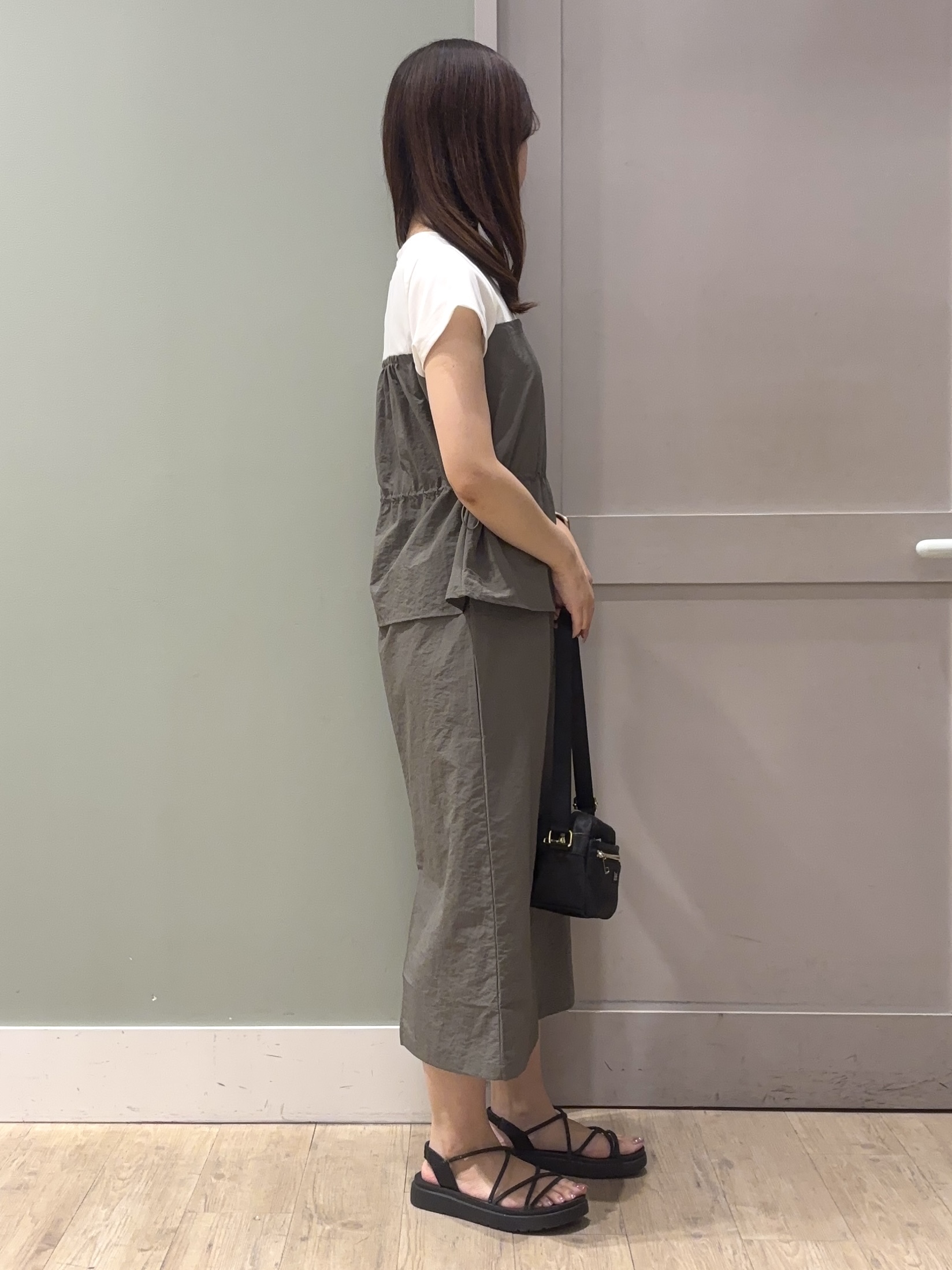 しばみさんの「grove｜【低身長さんも選べる着丈・洗濯機◎】1枚で旬顔！Tシャツドッキングドロストワンピース」を使ったコーディネート