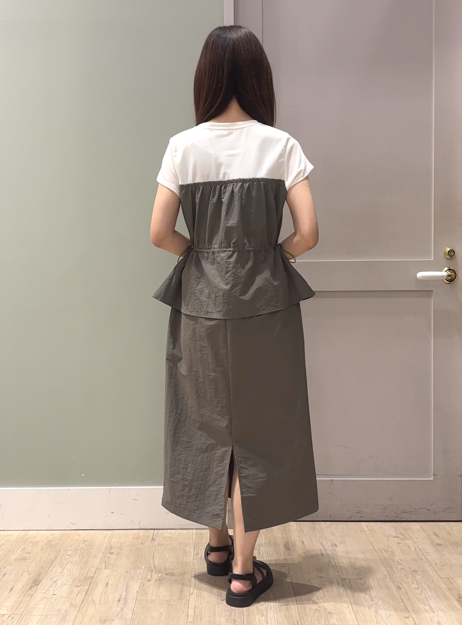 しばみさんの「grove｜【低身長さんも選べる着丈・洗濯機◎】1枚で旬顔！Tシャツドッキングドロストワンピース」を使ったコーディネート