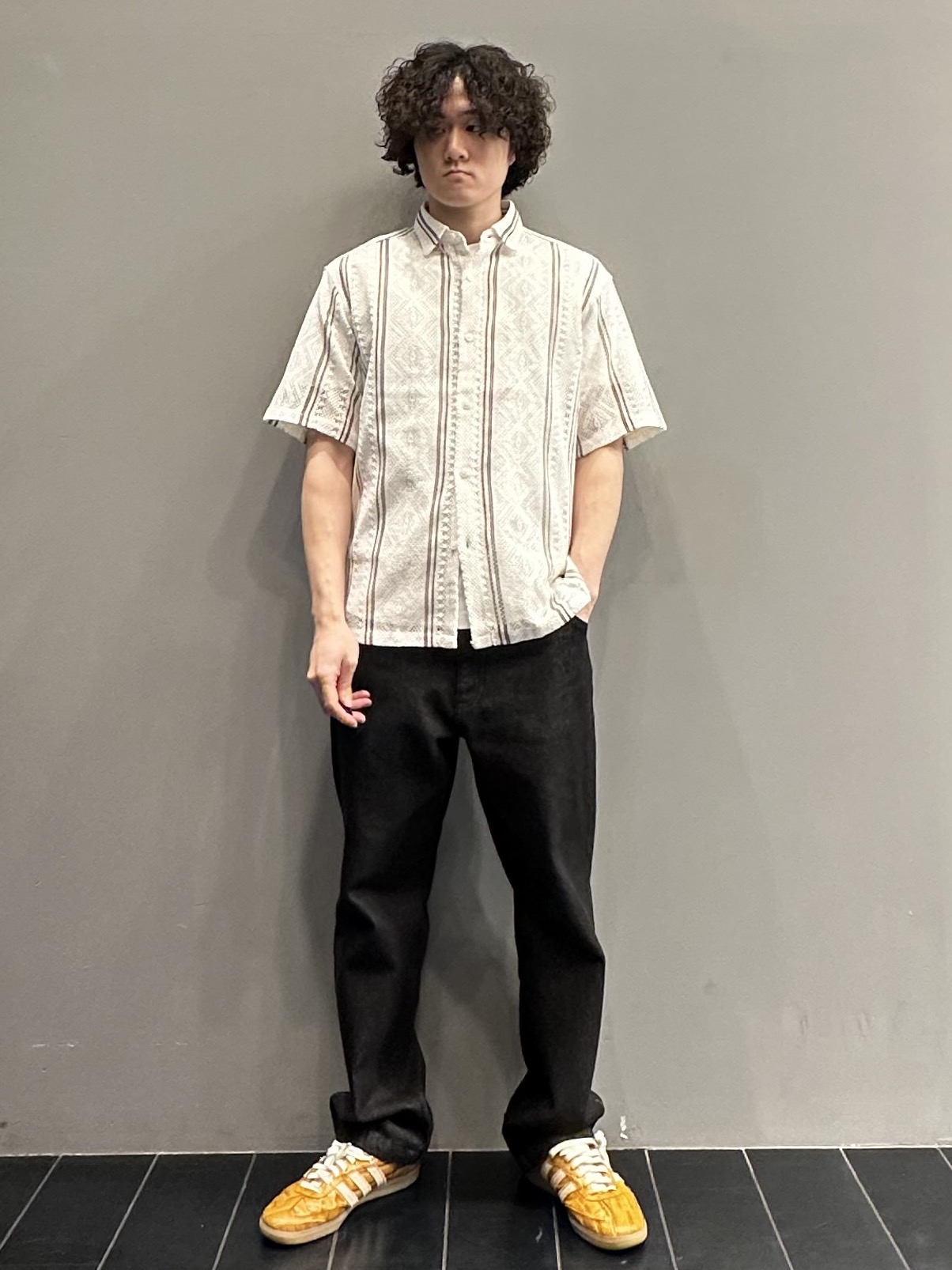 SHUさんの「THE SHOP TK｜【2点セット】クラフトレース 半袖シャツ＋半袖Tシャツ」を使ったコーディネート