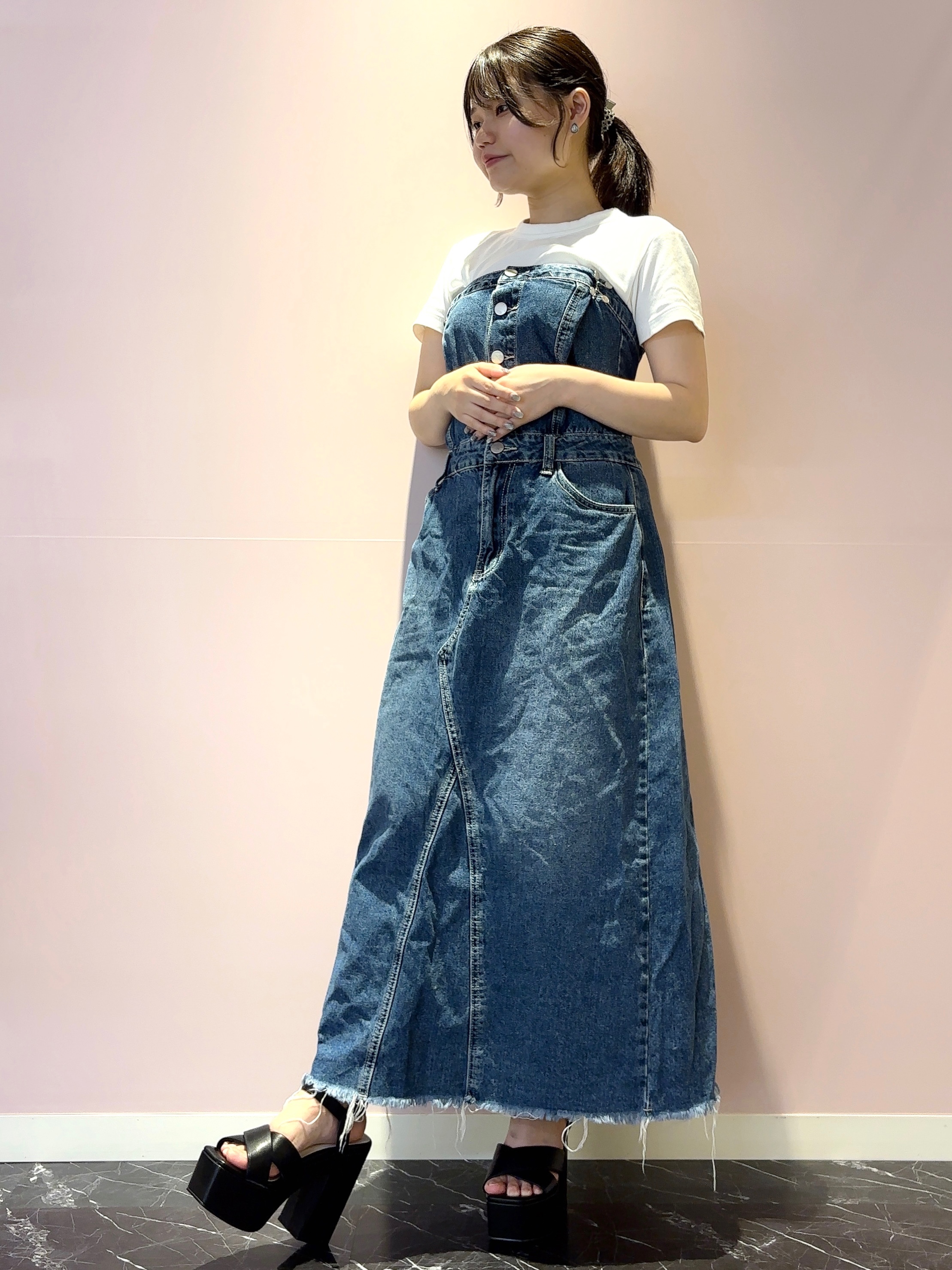まっきーさんの「ESPERANZA｜ラク盛り厚底サンダルⅢ」を使ったコーディネート