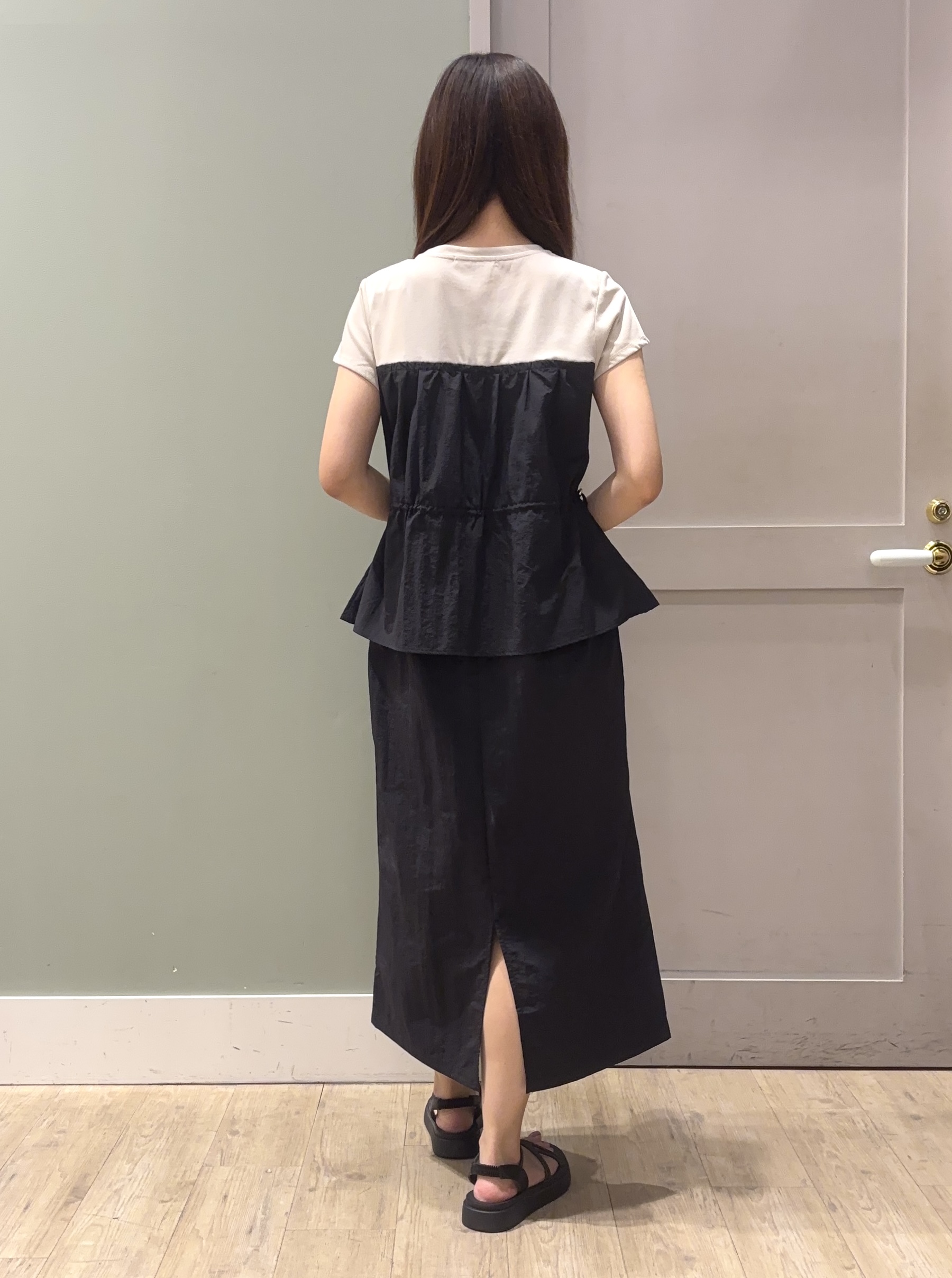 しばみさんの「grove｜【低身長さんも選べる着丈・洗濯機◎】1枚で旬顔！Tシャツドッキングドロストワンピース」を使ったコーディネート